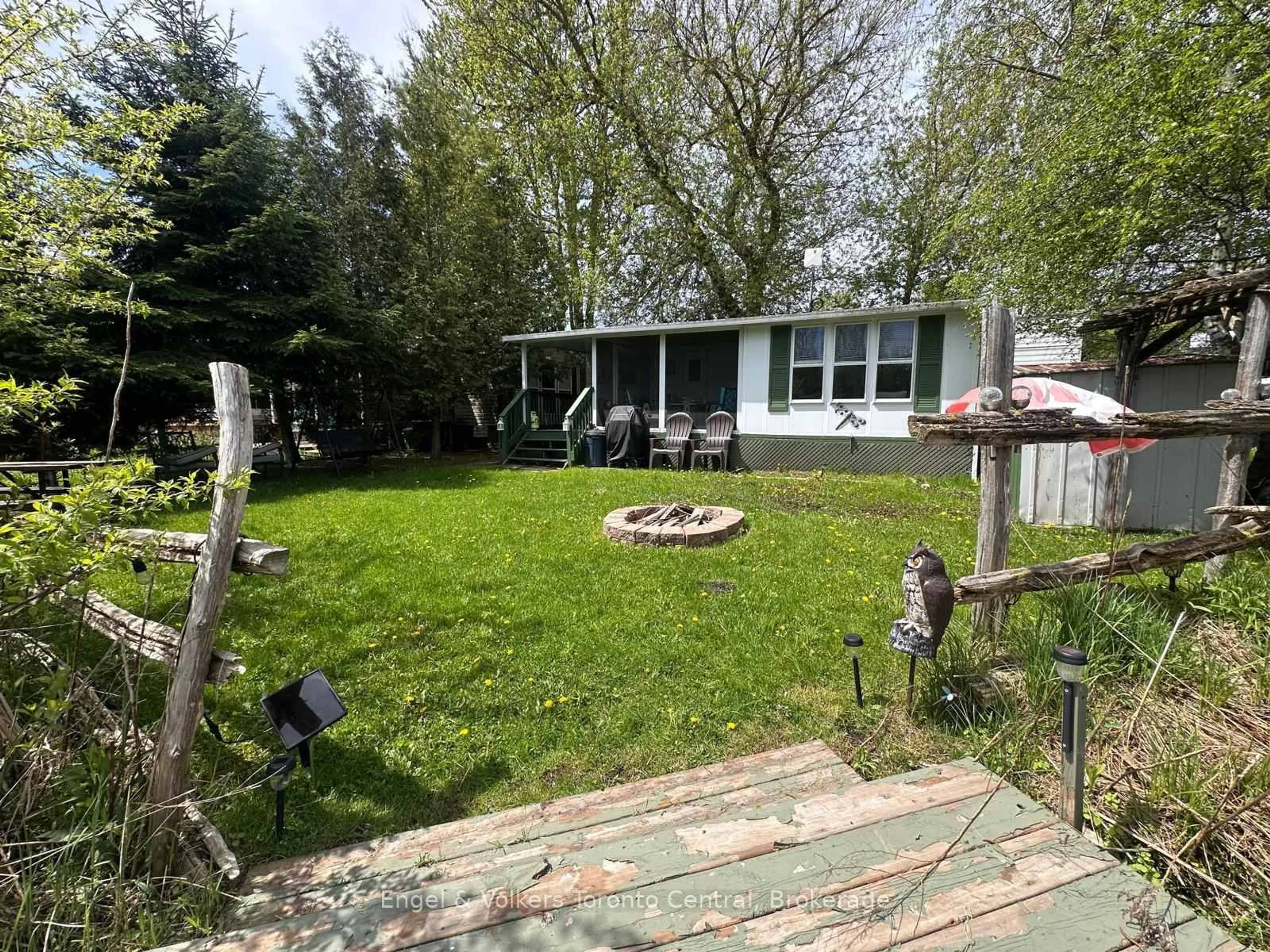 A pic from outside/outdoor area/front of a property/back of a property/a pic from drone, unknown for 7489 SIDEROAD 5 E #E6, Wellington North Ontario N0G 2L0