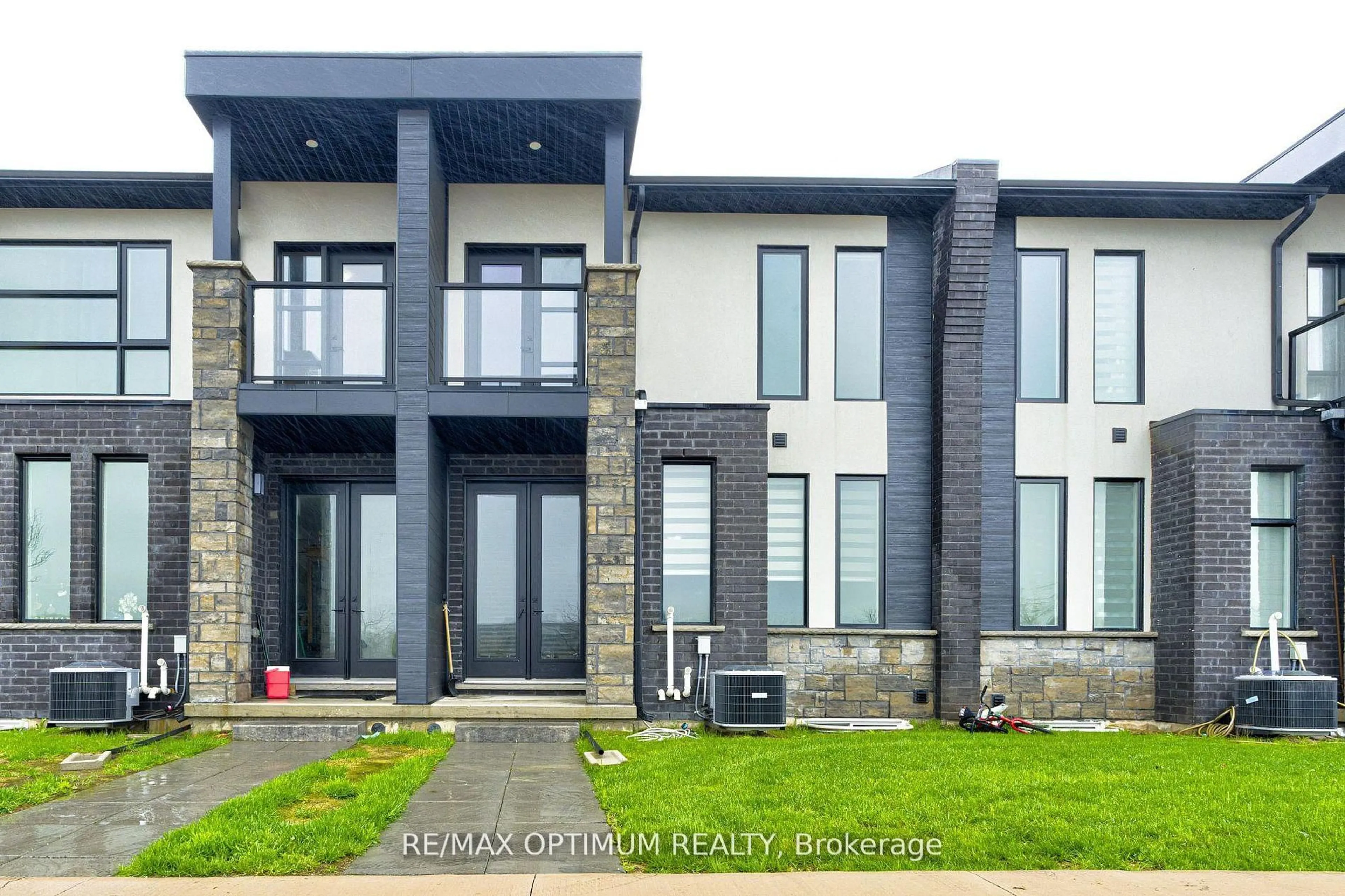 Home with brick exterior material, street for 64 Keystone Tr, Welland Ontario L3B 0N8