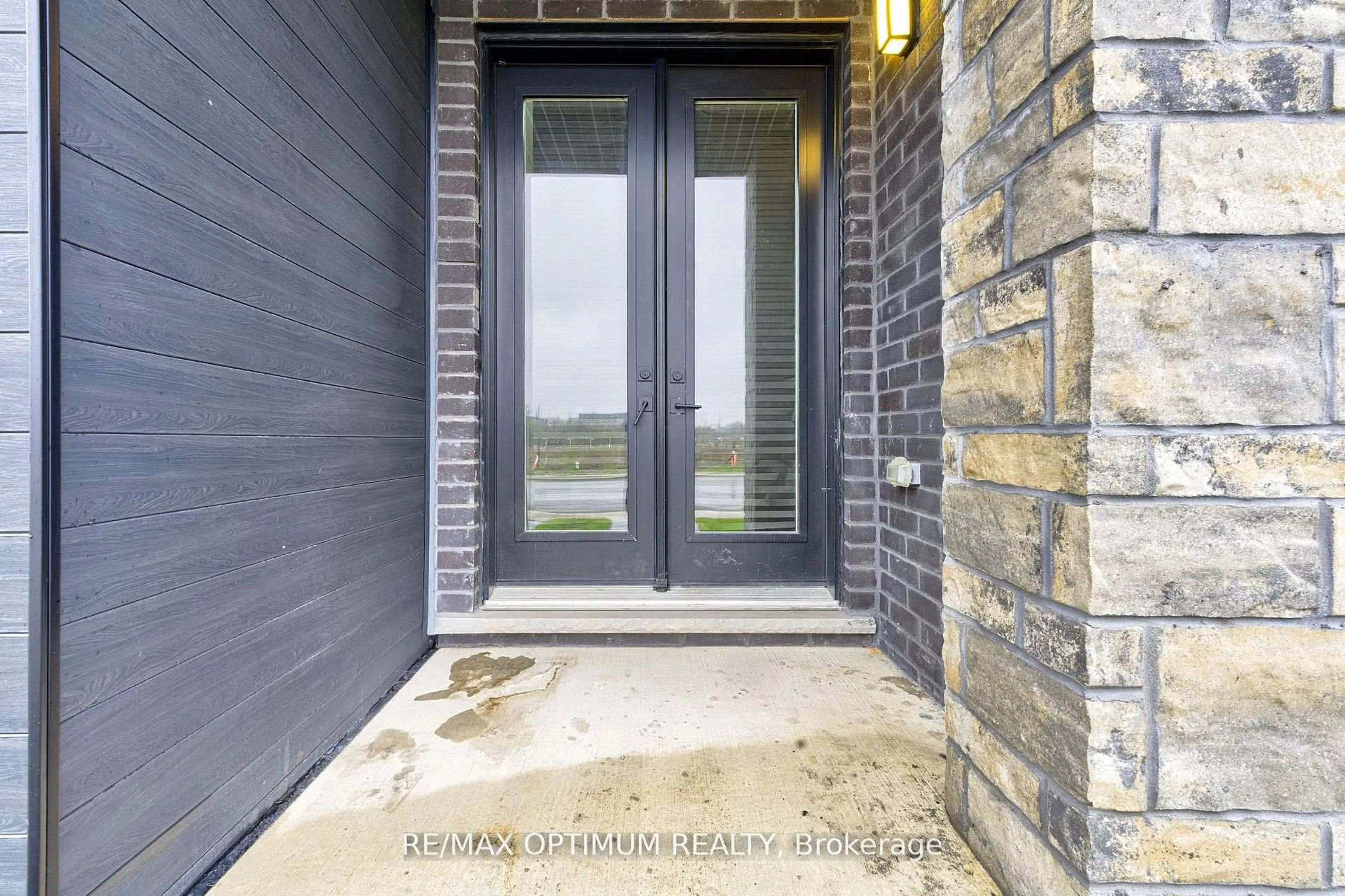 Indoor entryway for 64 Keystone Tr, Welland Ontario L3B 0N8