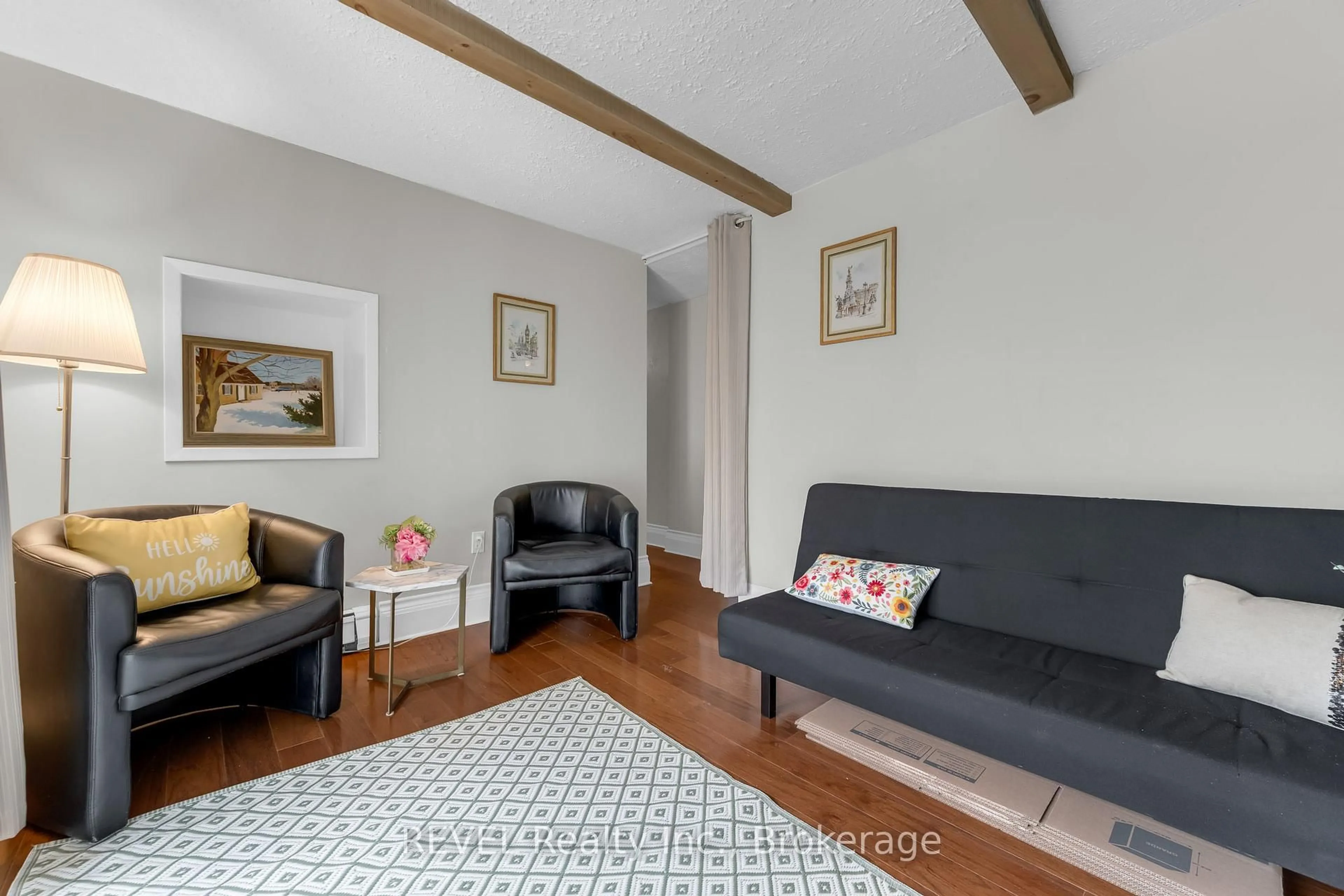 Living room with furniture, wood/laminate floor for 1786 York Rd, Niagara-on-the-Lake Ontario L0S 1J0