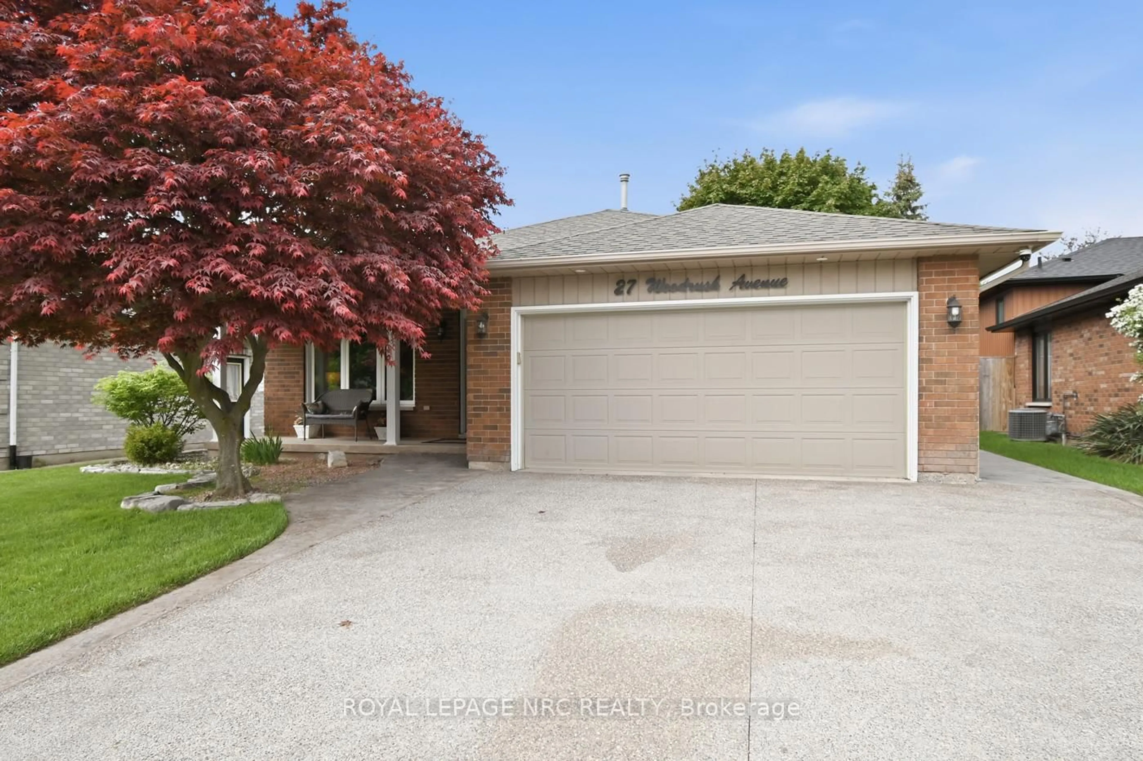 Home with brick exterior material, street for 27 WOODRUSH Ave, Welland Ontario L3C 6S6