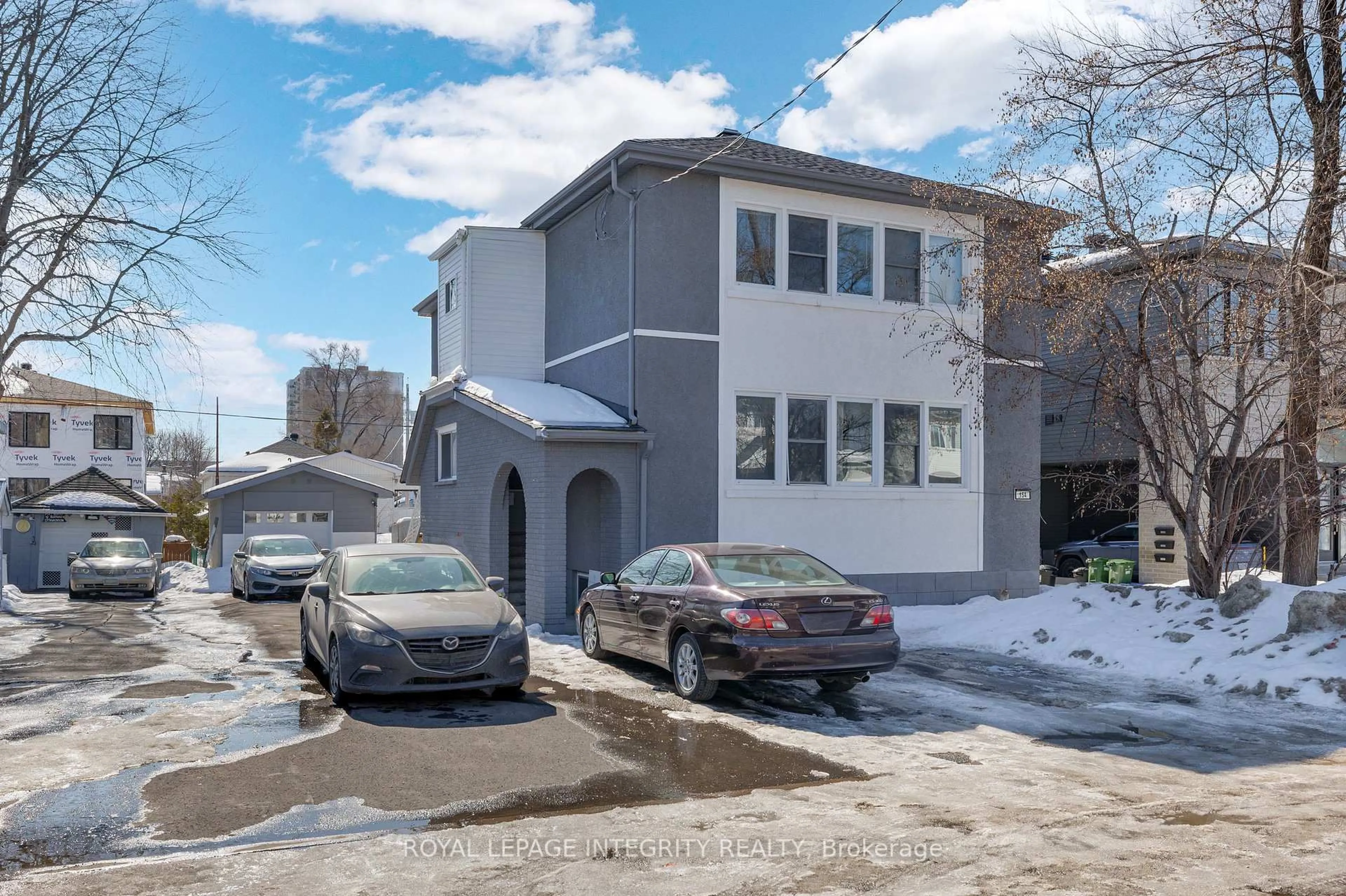 A pic from outside/outdoor area/front of a property/back of a property/a pic from drone, street for 154 Columbus Ave, Ottawa Ontario K1K 1R1