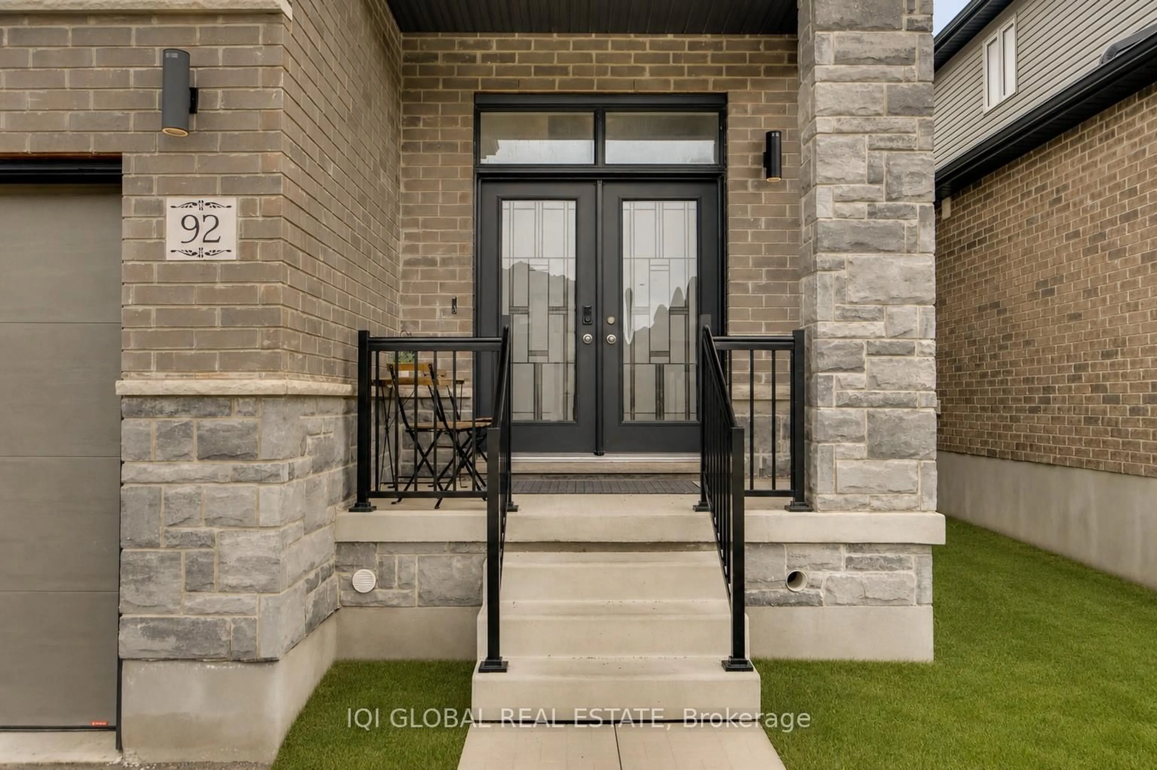 Indoor entryway for 92 Sass Cres, Brant Ontario N3L 0J3