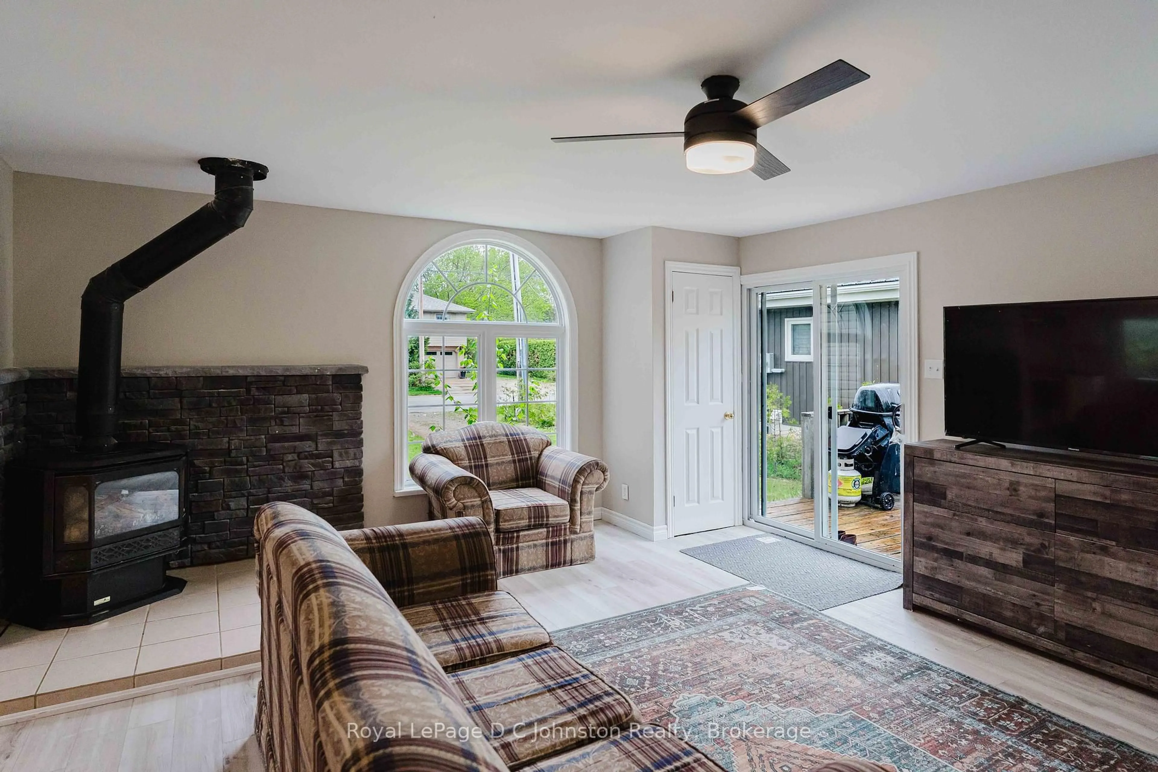 Living room with furniture, unknown for 229 Edward St, Saugeen Shores Ontario N0H 2L0