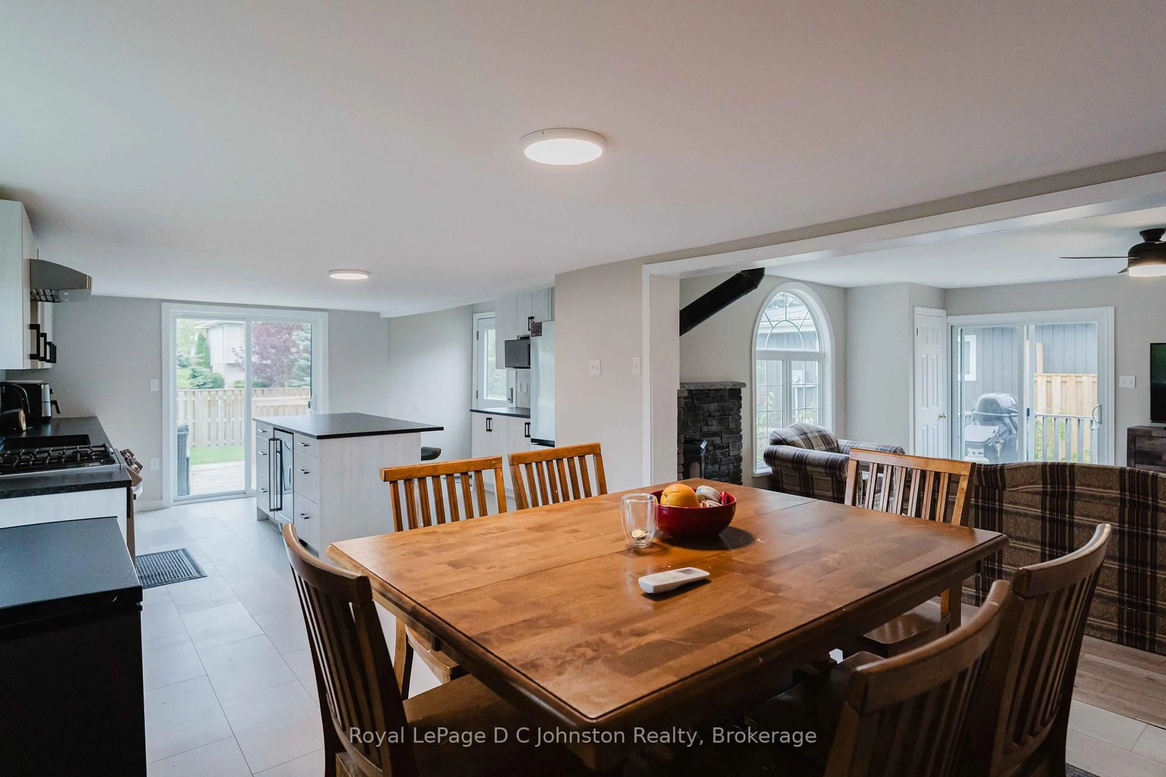 Open concept kitchen, unknown for 229 Edward St, Saugeen Shores Ontario N0H 2L0
