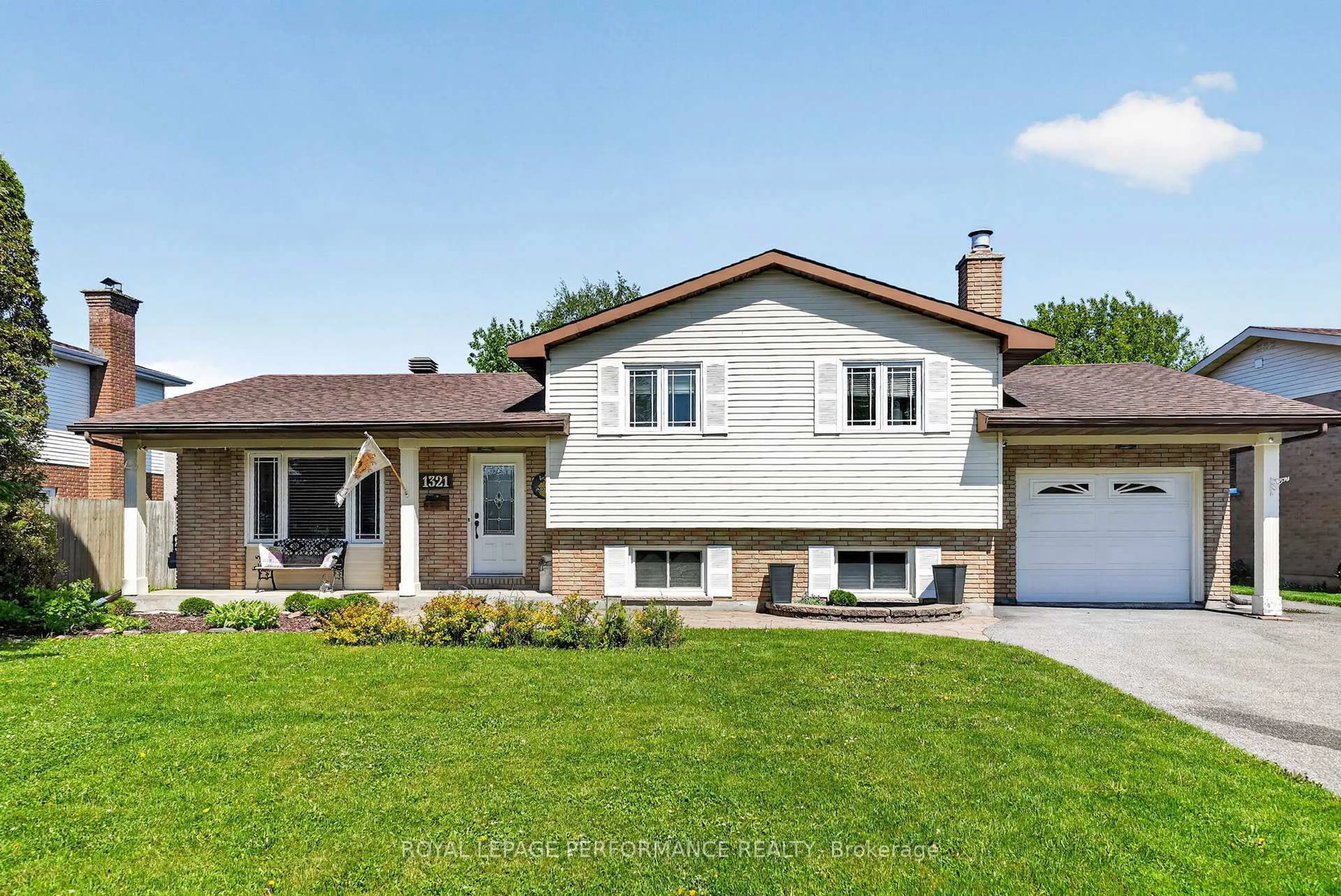 Home with vinyl exterior material, street for 1321 Lochiel St, Cornwall Ontario K6H 6N5