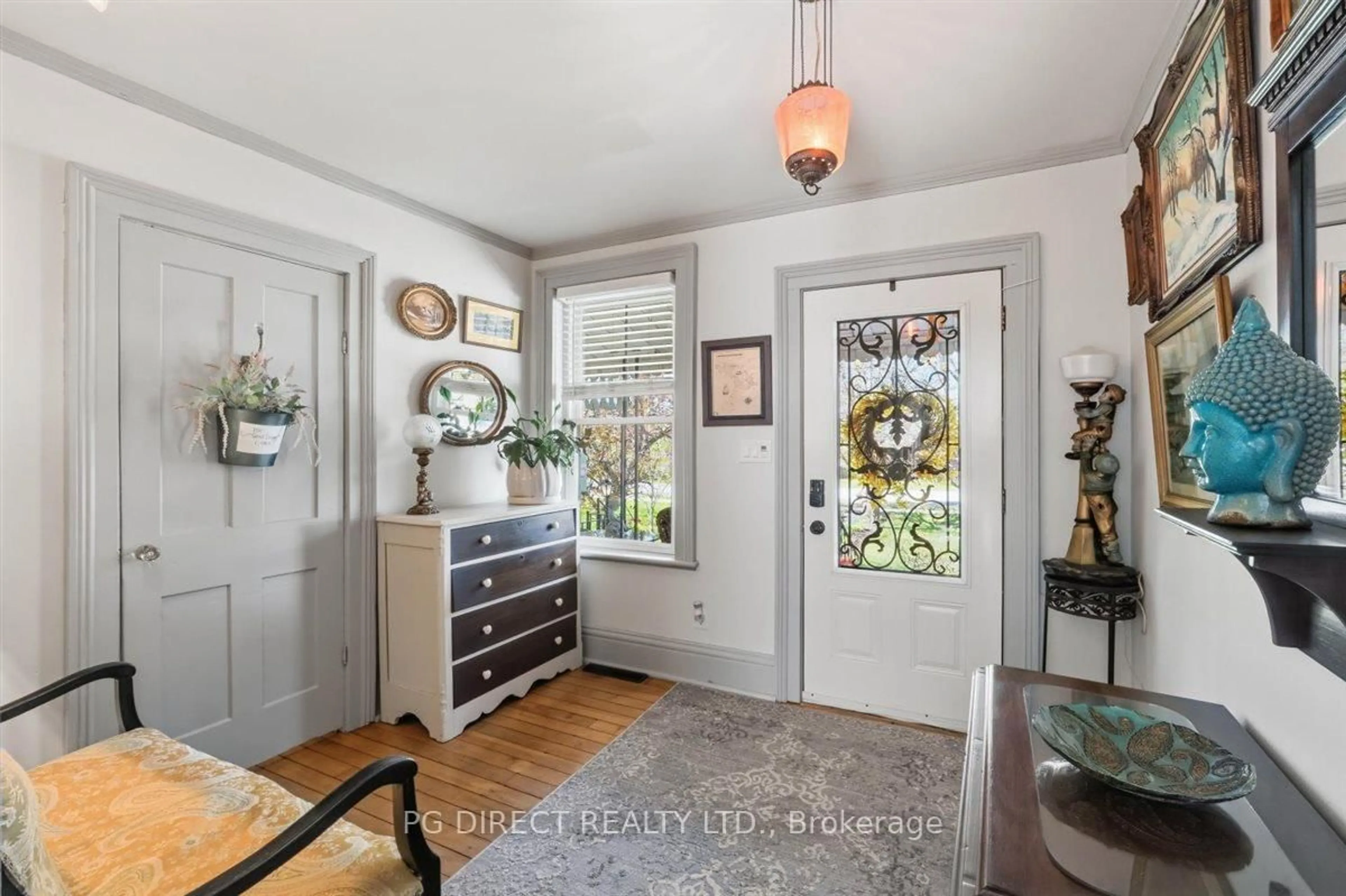 Indoor entryway for 24 Hastings Ave, Limoges Ontario K0K 2M0