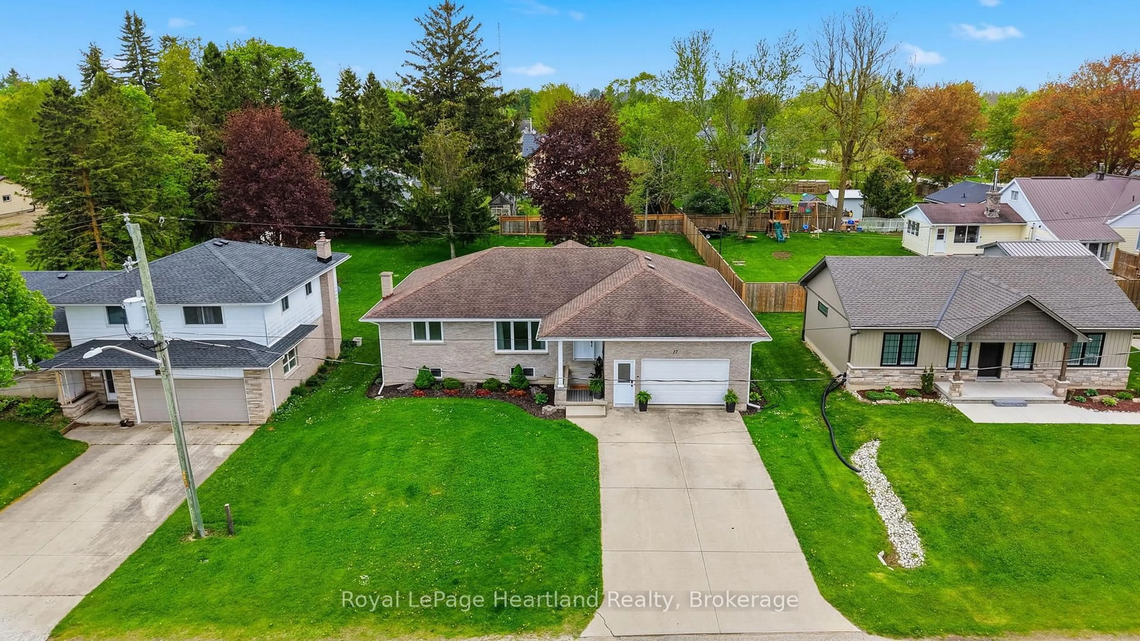 A pic from outside/outdoor area/front of a property/back of a property/a pic from drone, street for 17 Brown St, Minto Ontario N0G 1M0