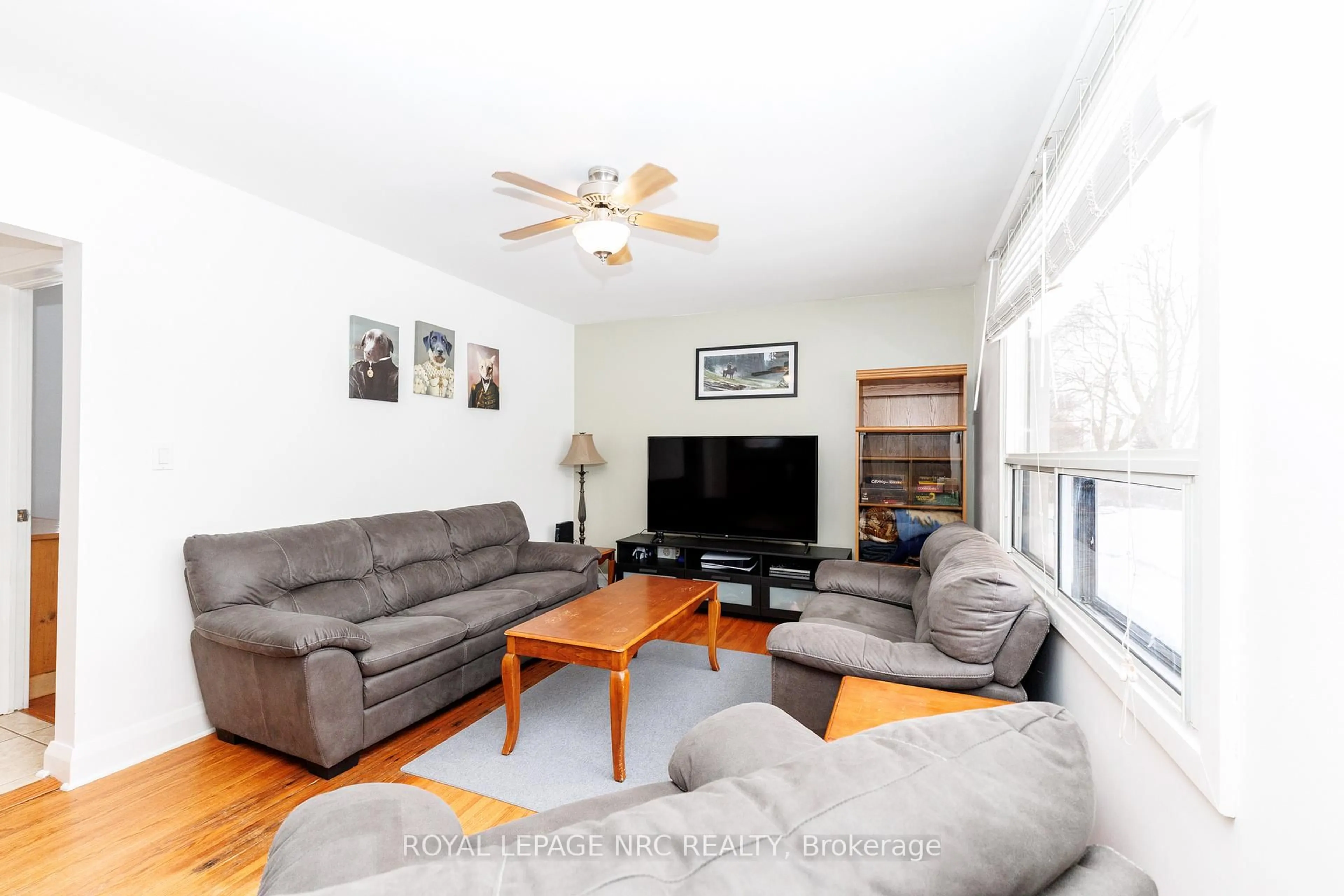 Living room with furniture, wood/laminate floor for 41 McDonald Ave, Thorold Ontario L2V 3E5