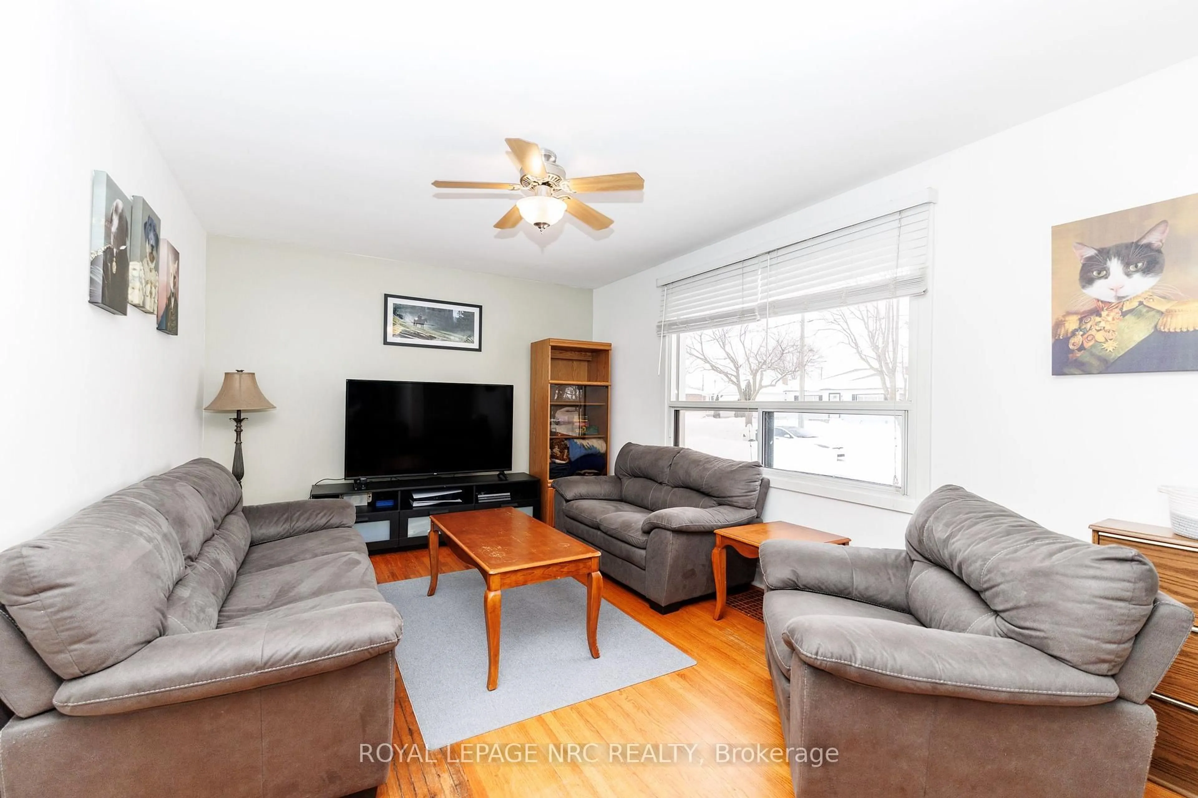 Living room with furniture, wood/laminate floor for 41 McDonald Ave, Thorold Ontario L2V 3E5