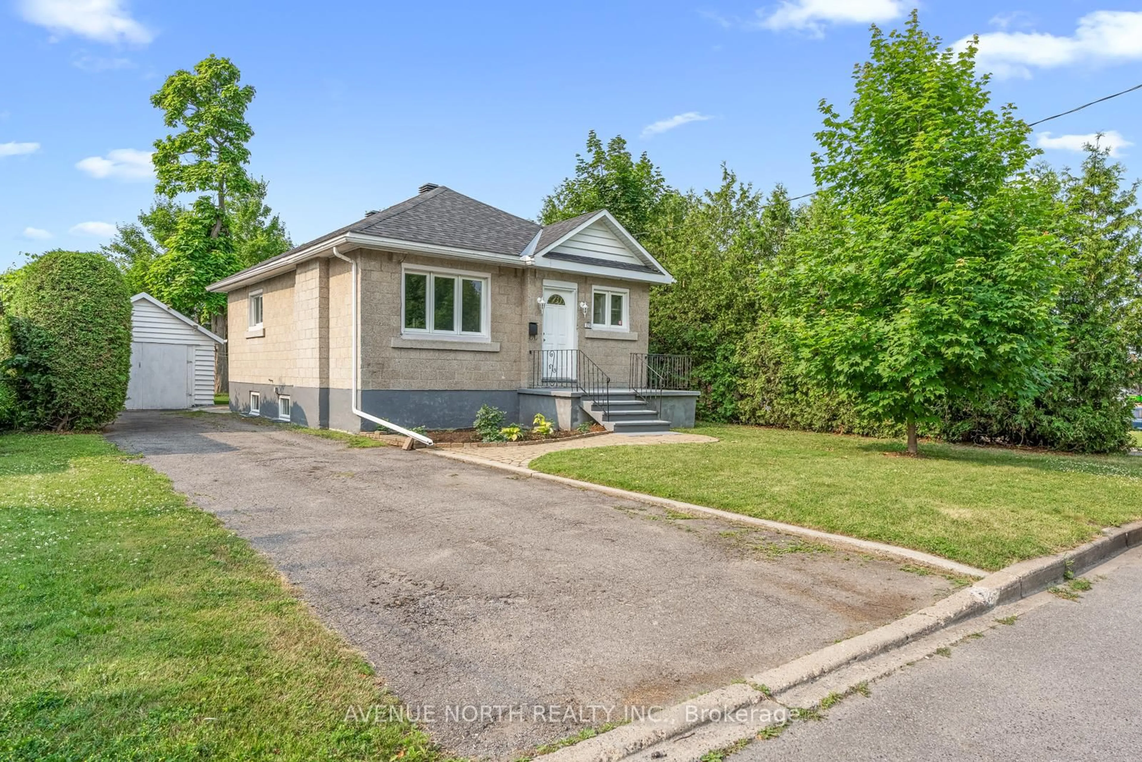 A pic from outside/outdoor area/front of a property/back of a property/a pic from drone, street for 1210 Erie Ave, Ottawa Ontario K1V 6G6