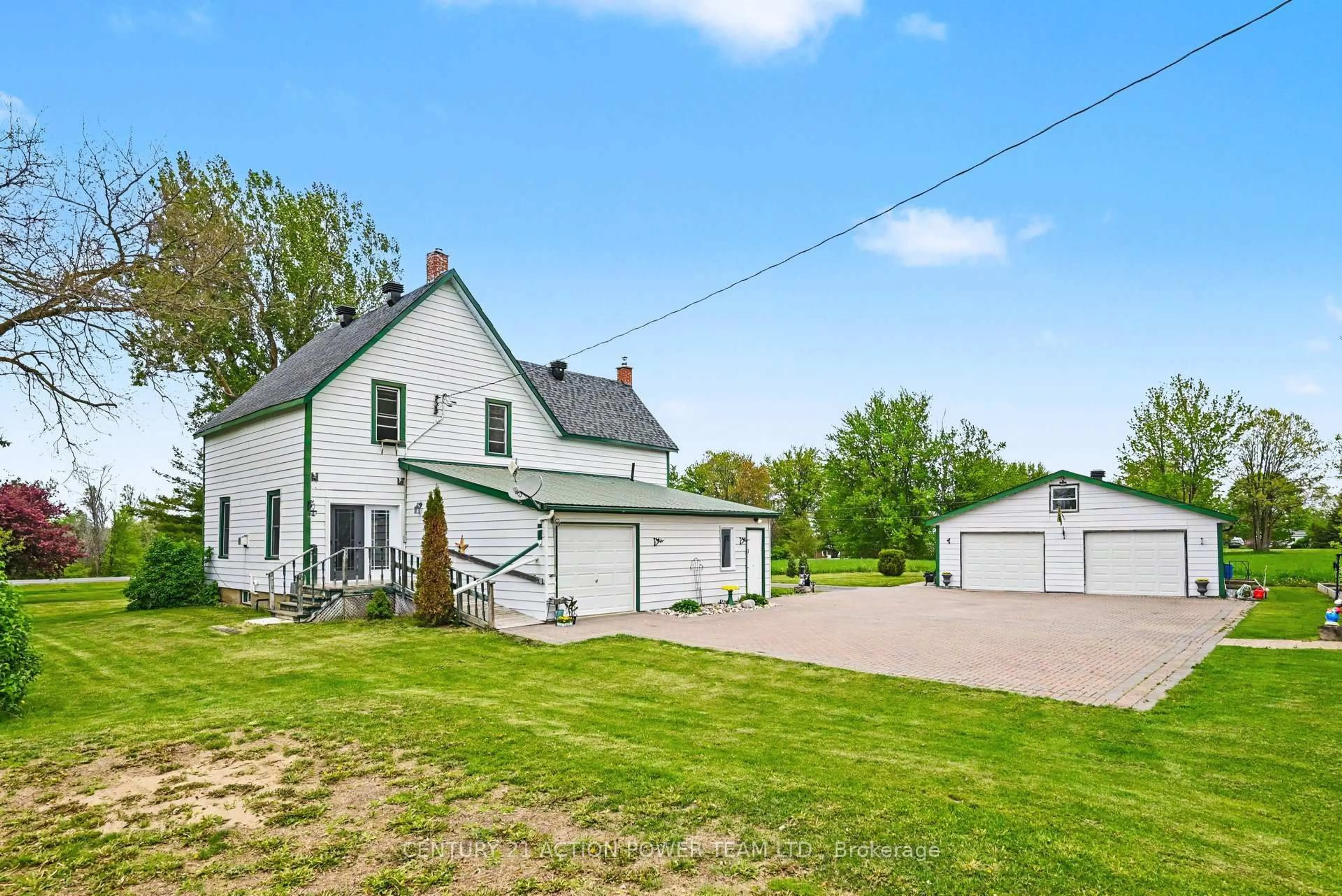 A pic from outside/outdoor area/front of a property/back of a property/a pic from drone, unknown for 17670 County Road 18 Rd, South Stormont Ontario K0C 1S0