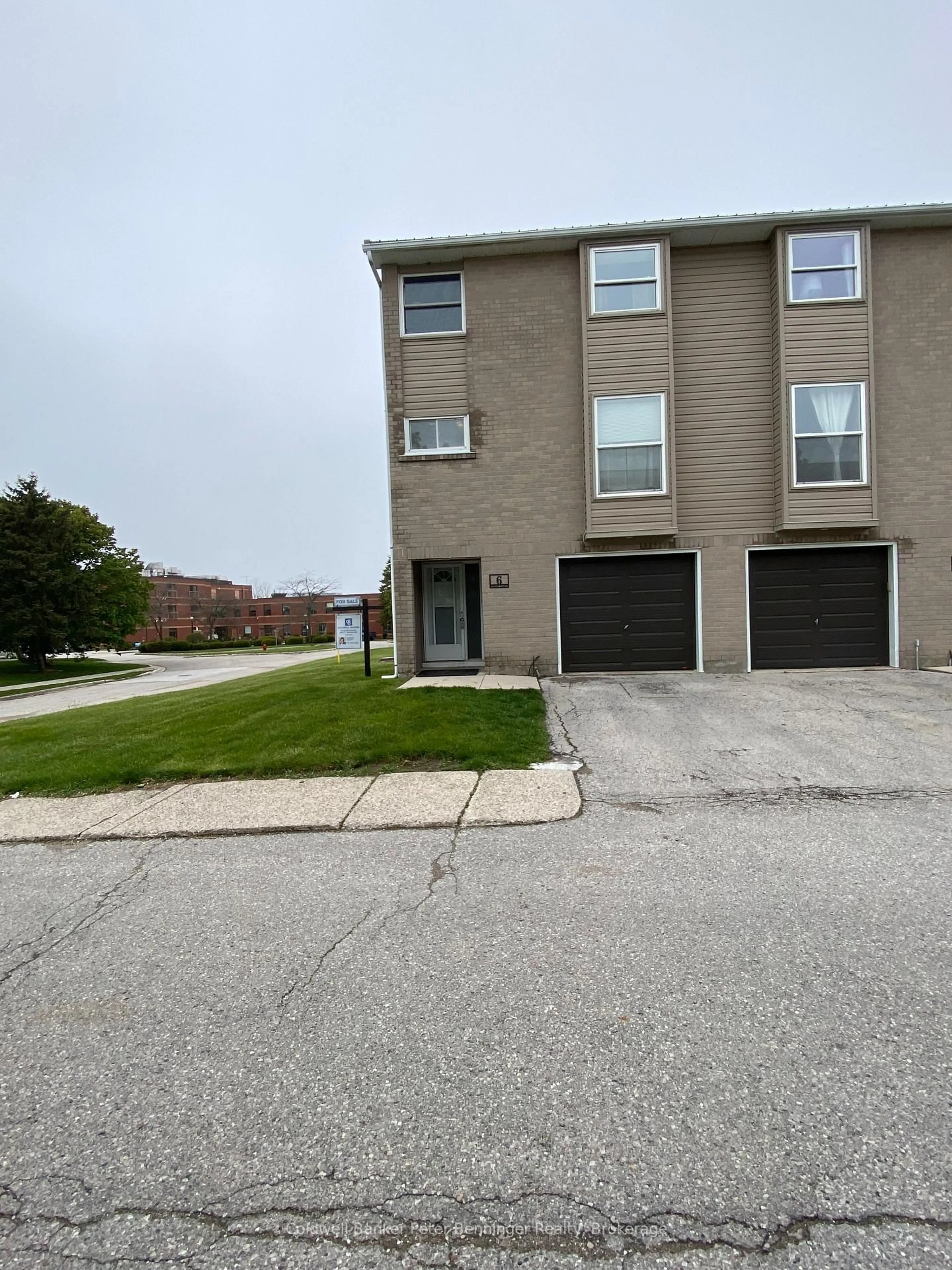 A pic from outside/outdoor area/front of a property/back of a property/a pic from drone, street for 6 Philip Pl #6, Kincardine Ontario N2Z 2E6