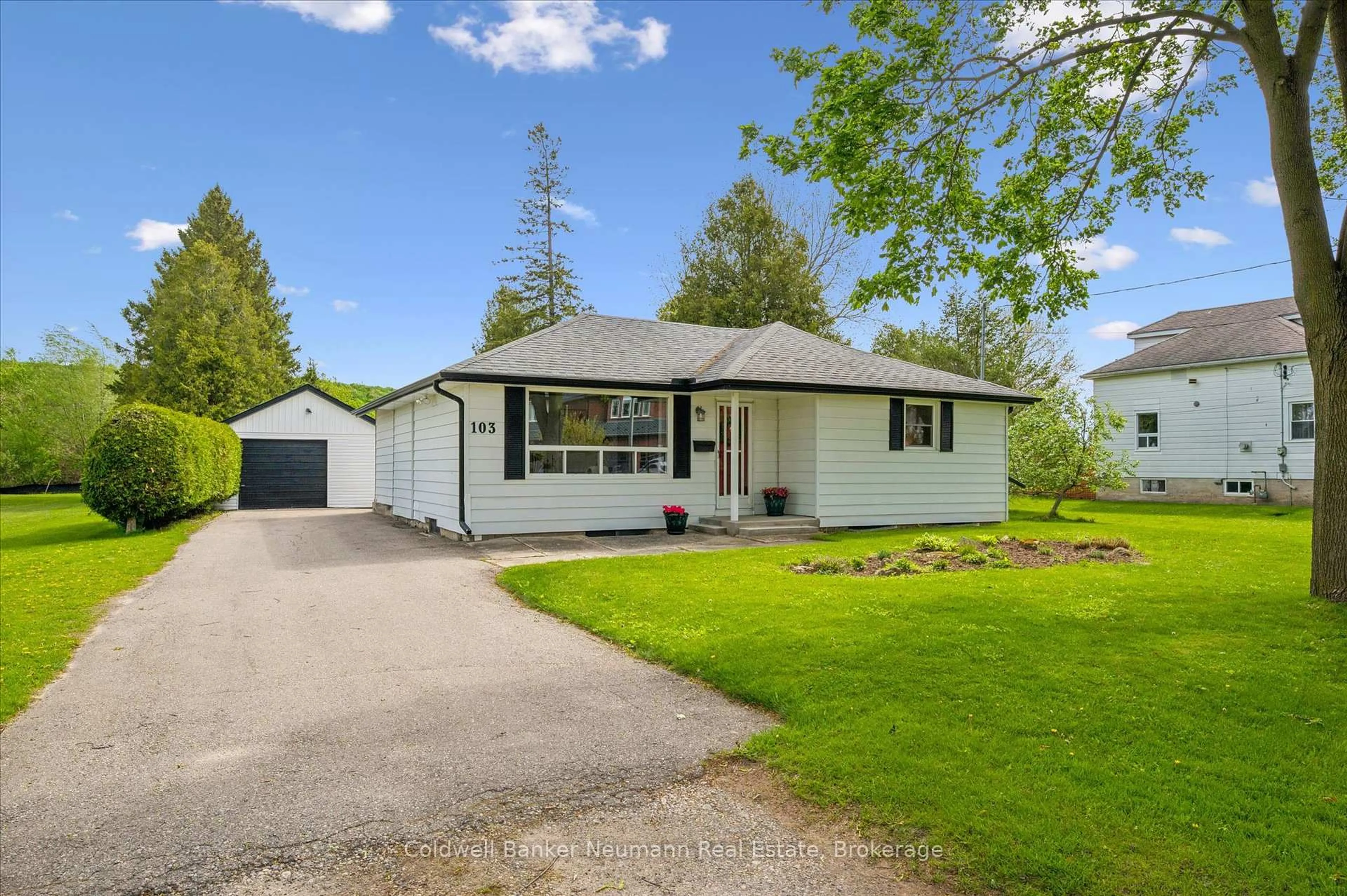 Home with vinyl exterior material, street for 103 Cityview Dr, Guelph Ontario N1E 6Y7