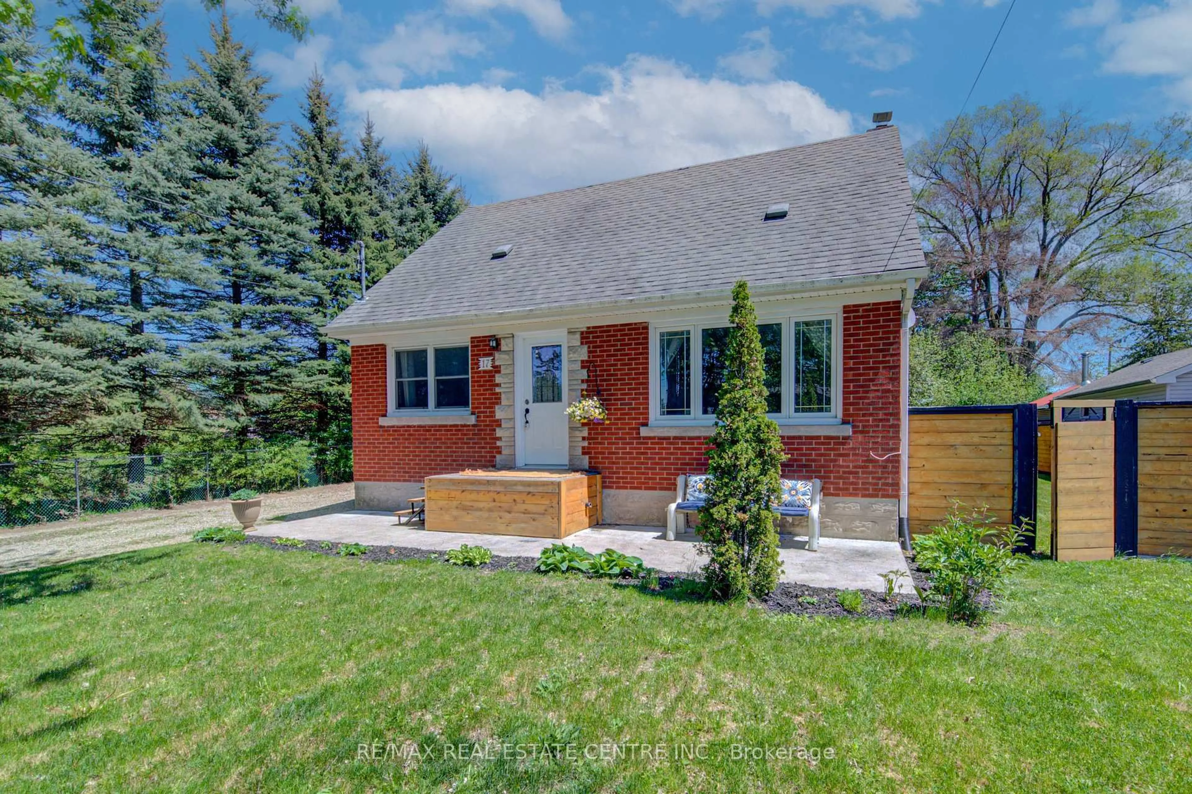 Home with brick exterior material, street for 17 Daniel Ave, Kitchener Ontario N2K 1E8