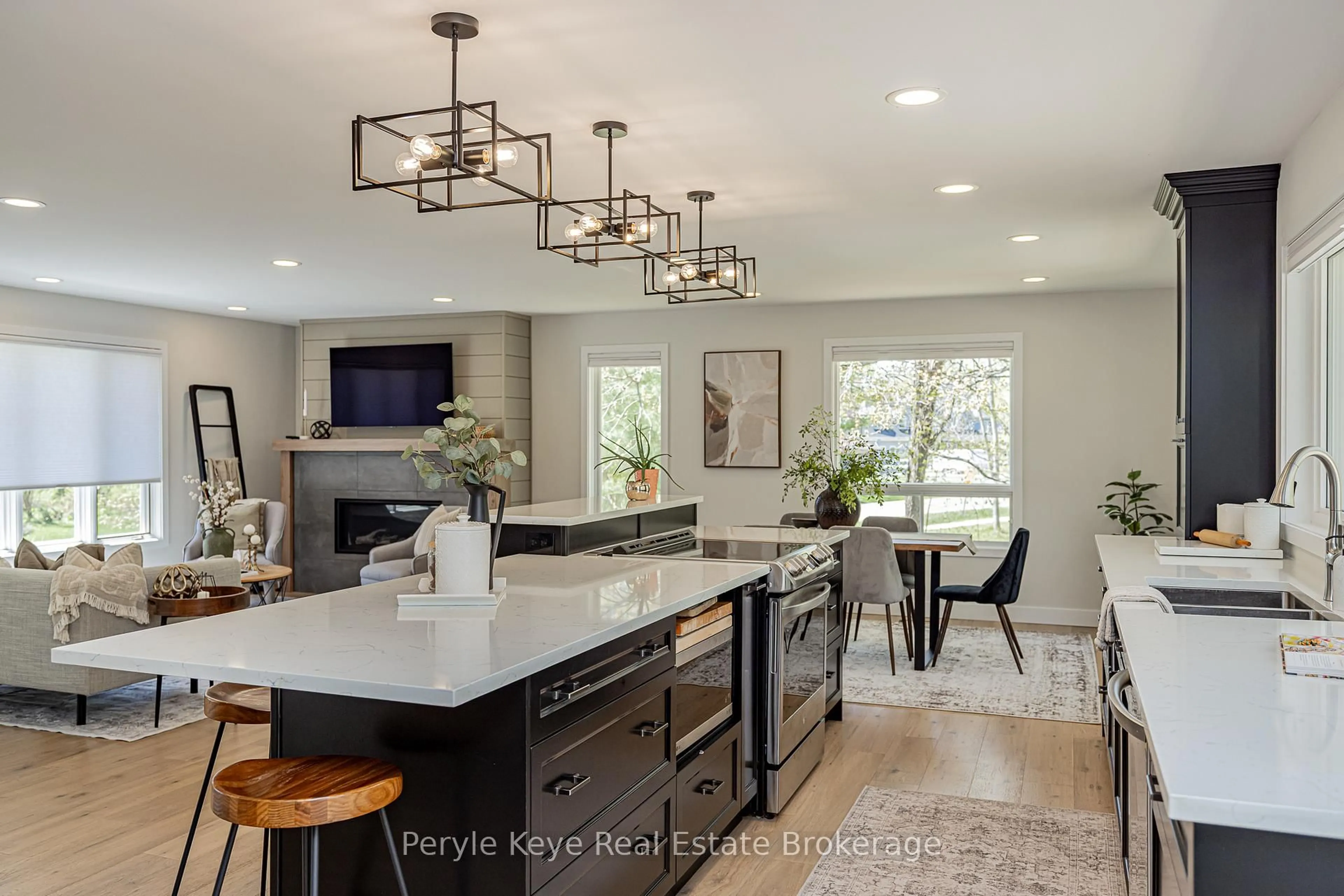 Open concept kitchen, ceramic/tile floor for 62 Glendale Rd, Bracebridge Ontario P1L 1B2