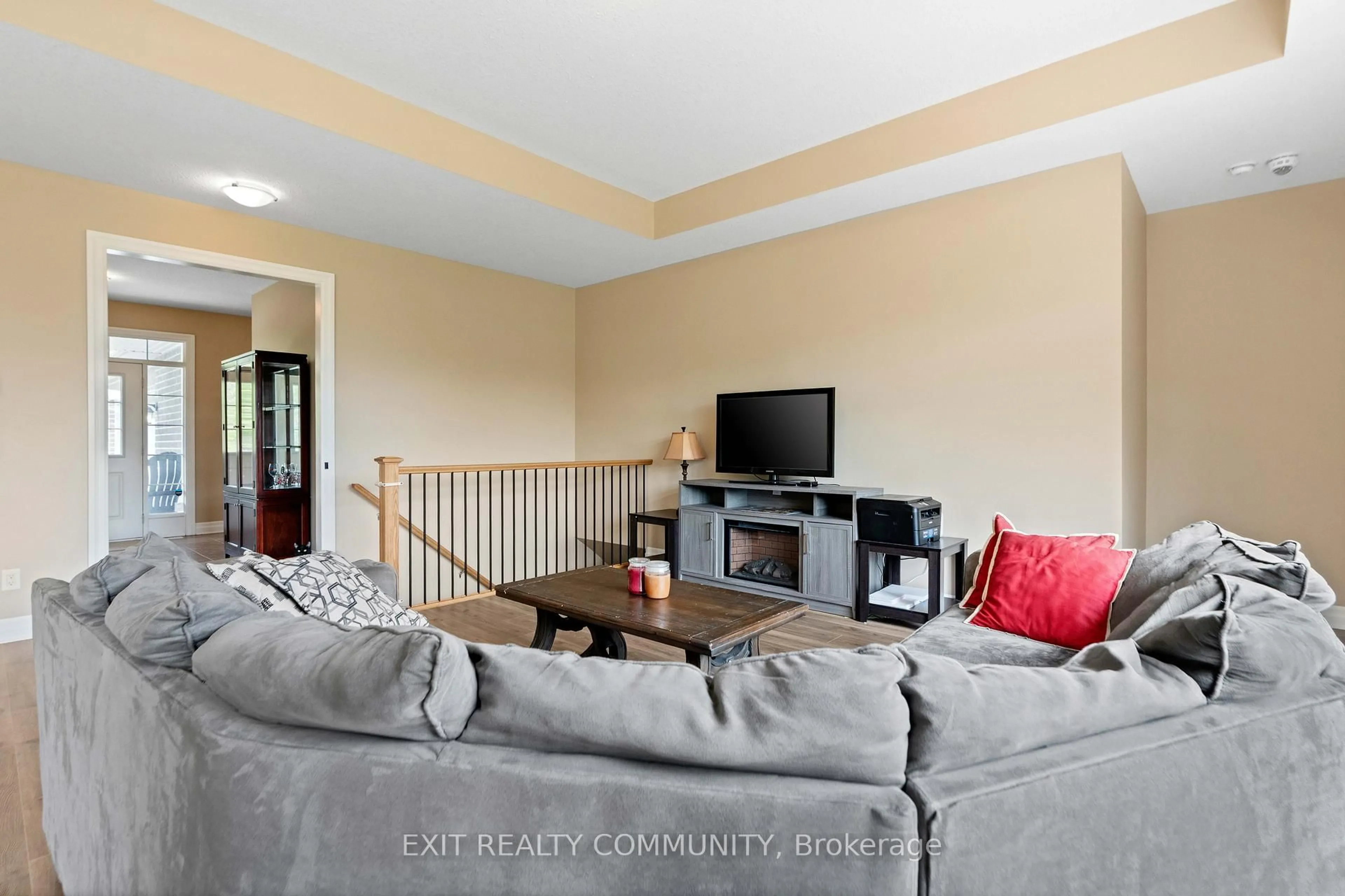 Living room with furniture, unknown for 598 Bennett Cres, Strathroy-Caradoc Ontario N0L 1W0