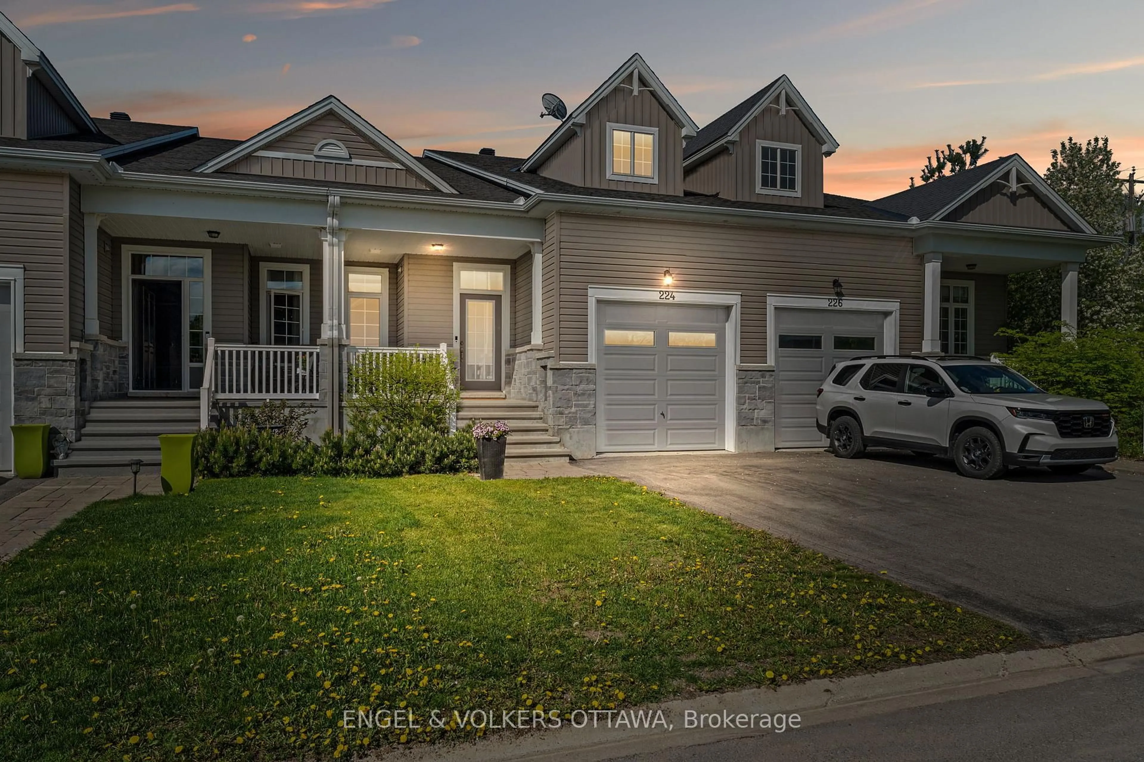 Home with vinyl exterior material, street for 224 Oxford St, North Grenville Ontario K0G 1J0