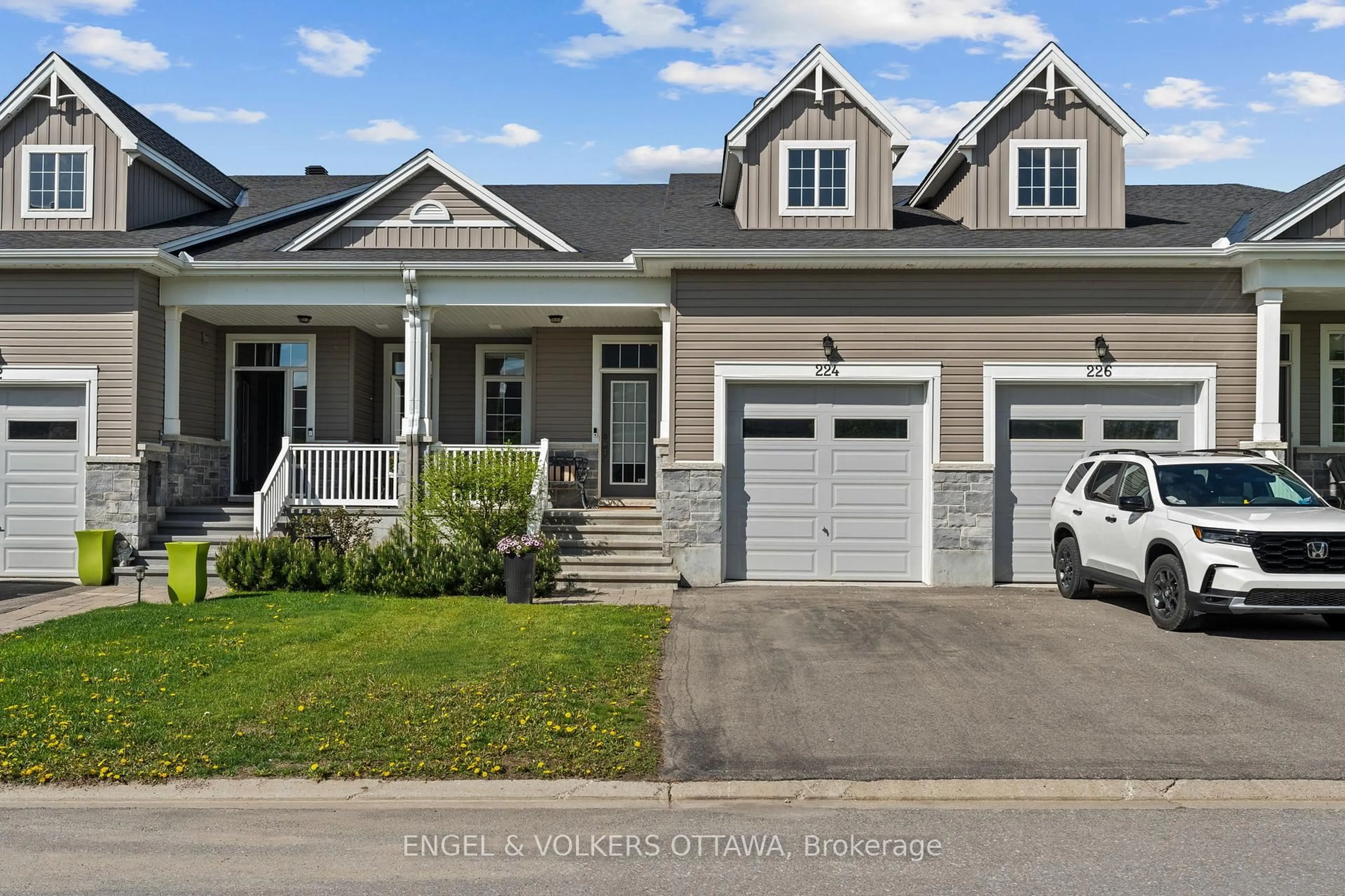 Home with vinyl exterior material, street for 224 Oxford St, North Grenville Ontario K0G 1J0