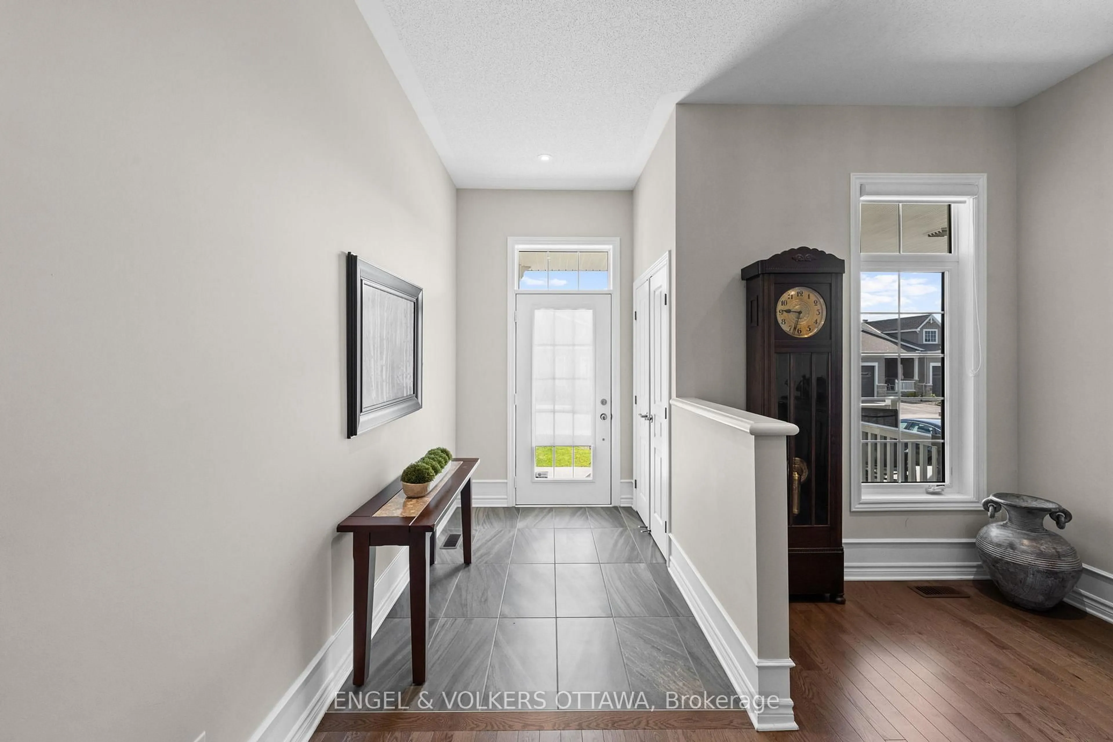 Indoor entryway for 224 Oxford St, North Grenville Ontario K0G 1J0