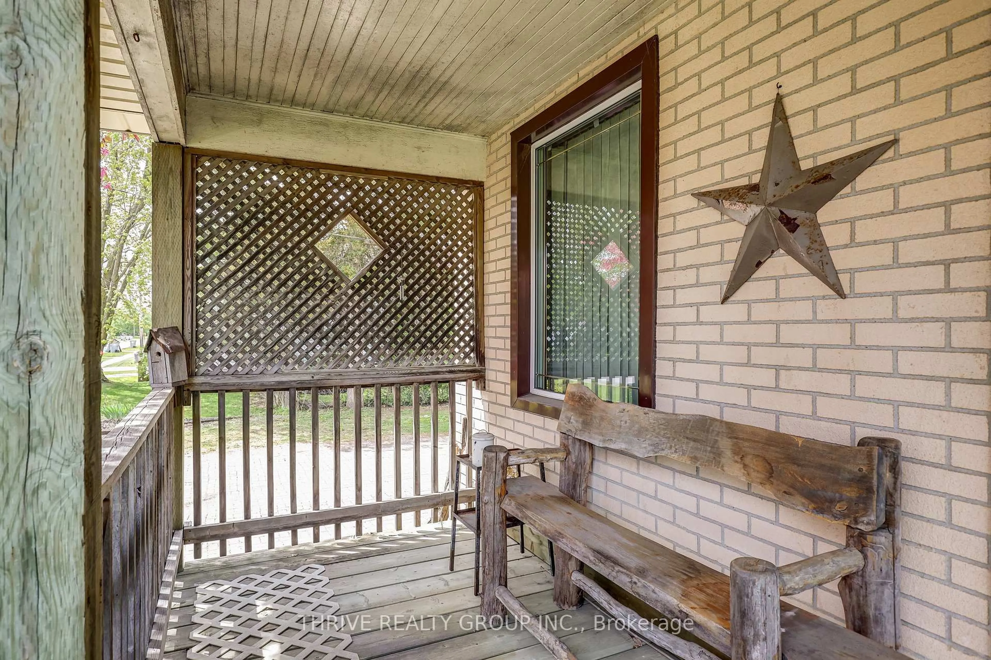 Patio, street for 8582 GLENDON Dr, Strathroy-Caradoc Ontario N0L 1W0