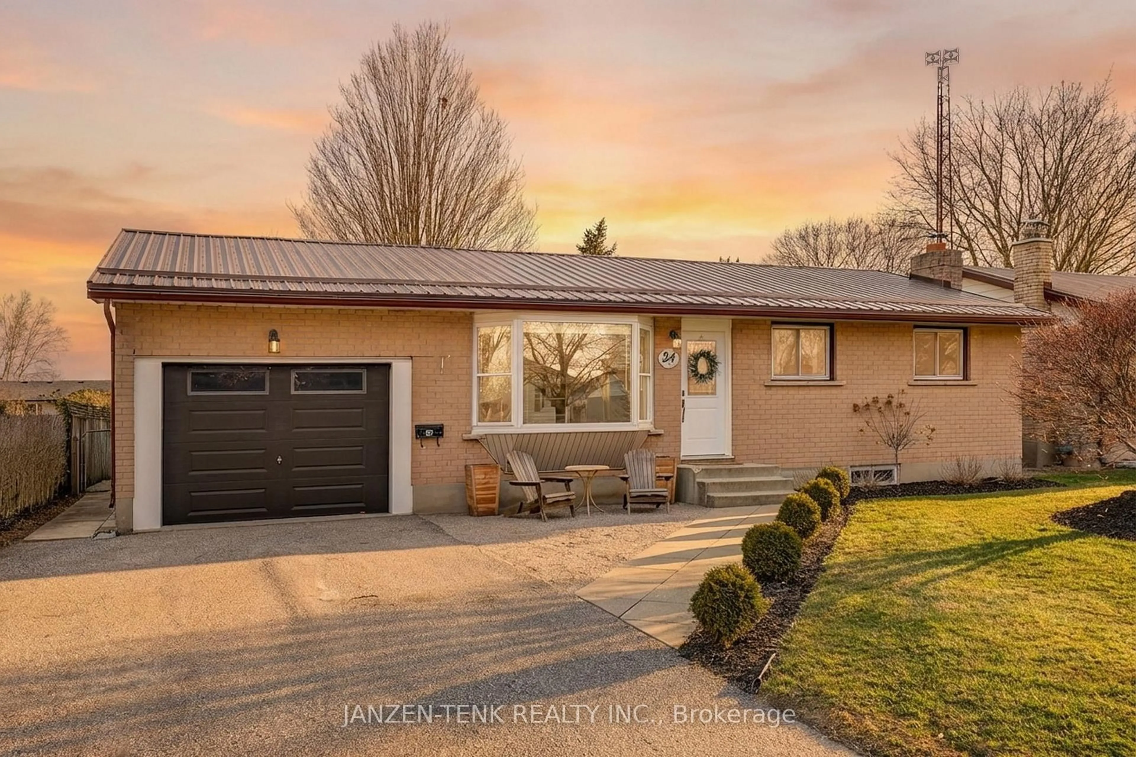 Unknown for 24 Centennial Ave, Aylmer Ontario N5H 2X2