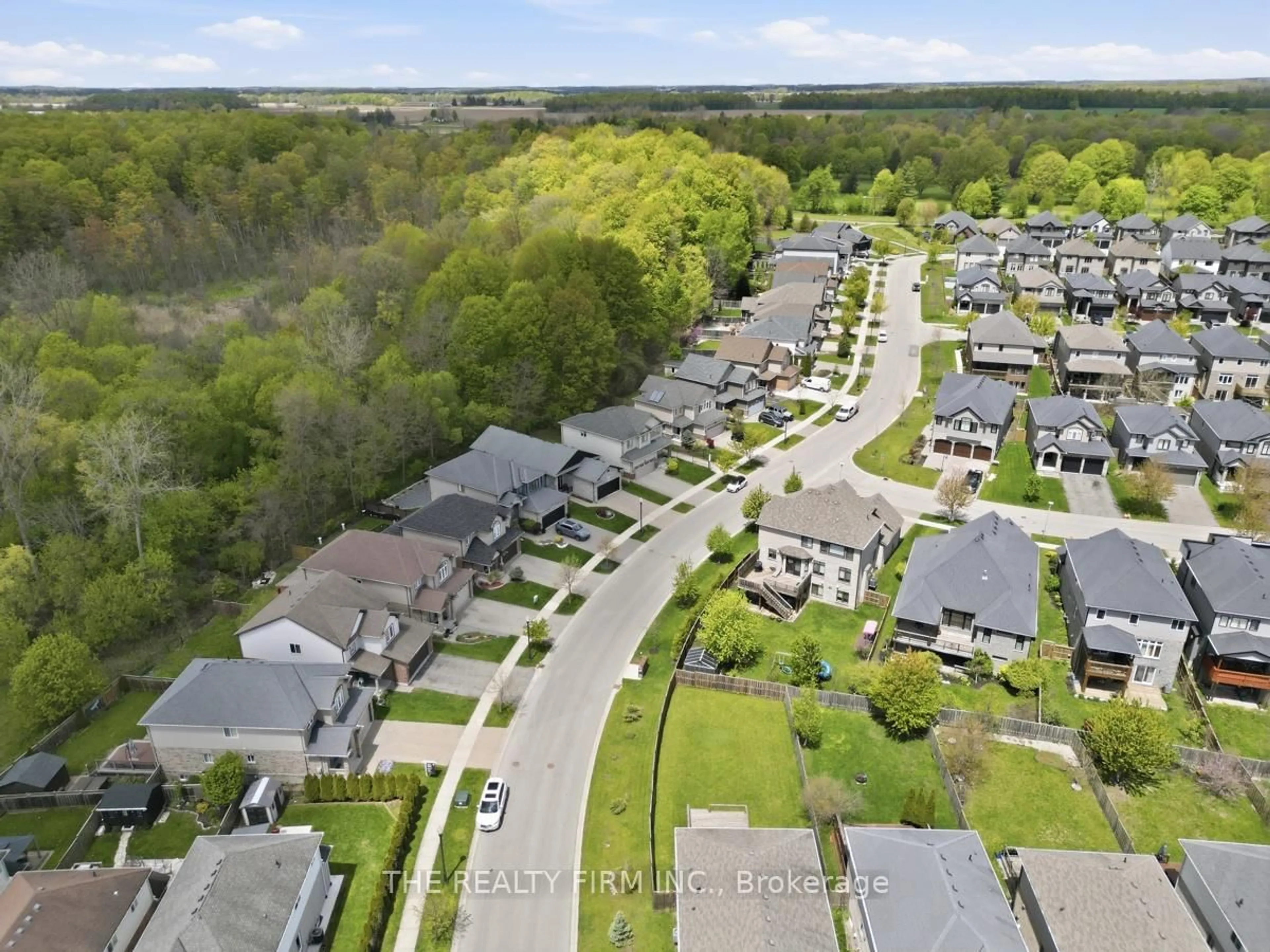 A pic from outside/outdoor area/front of a property/back of a property/a pic from drone, street for 2019 Springridge Dr, London North Ontario N5X 0H1