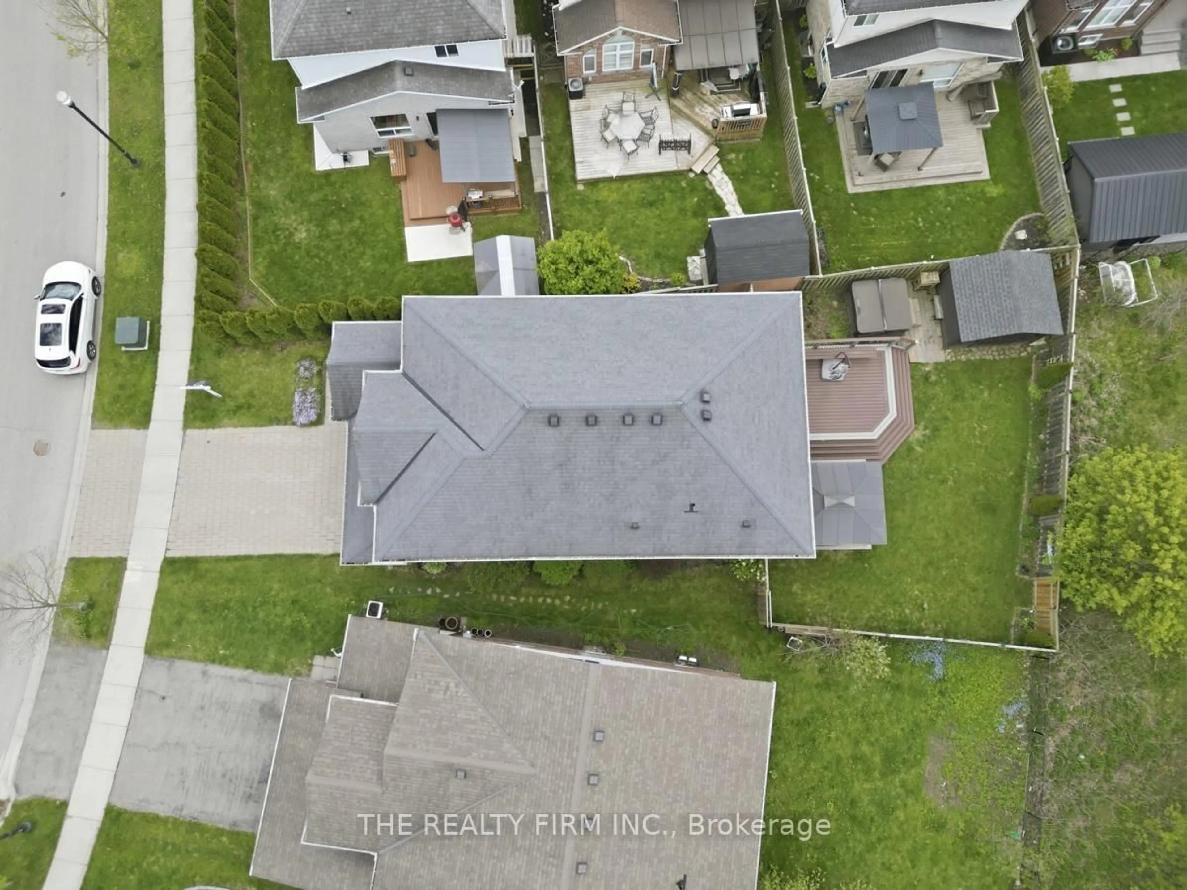 A pic from outside/outdoor area/front of a property/back of a property/a pic from drone, street for 2019 Springridge Dr, London North Ontario N5X 0H1