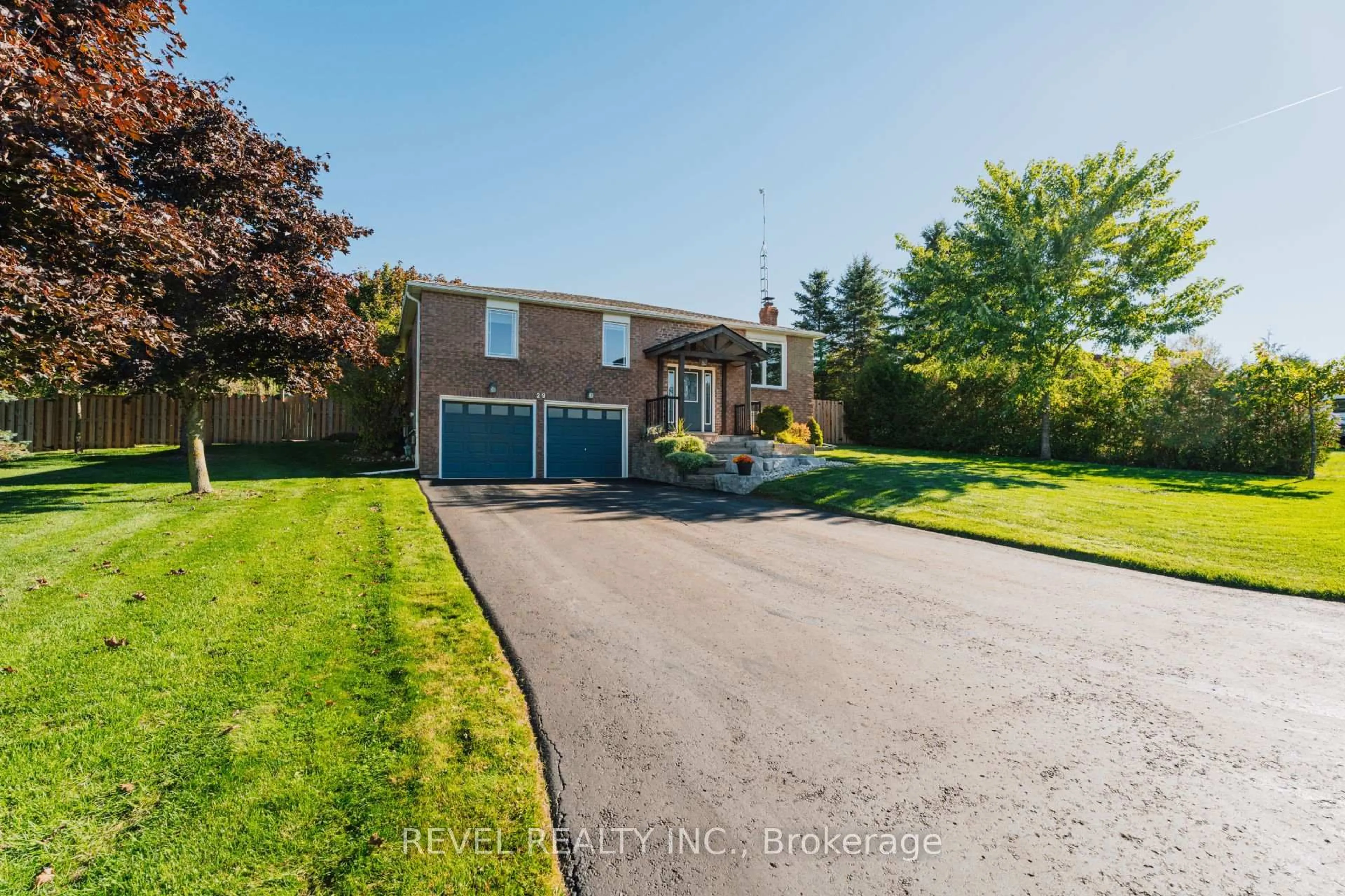A pic from outside/outdoor area/front of a property/back of a property/a pic from drone, street for 29 Saint John St, Amaranth Ontario L9W 5Z2