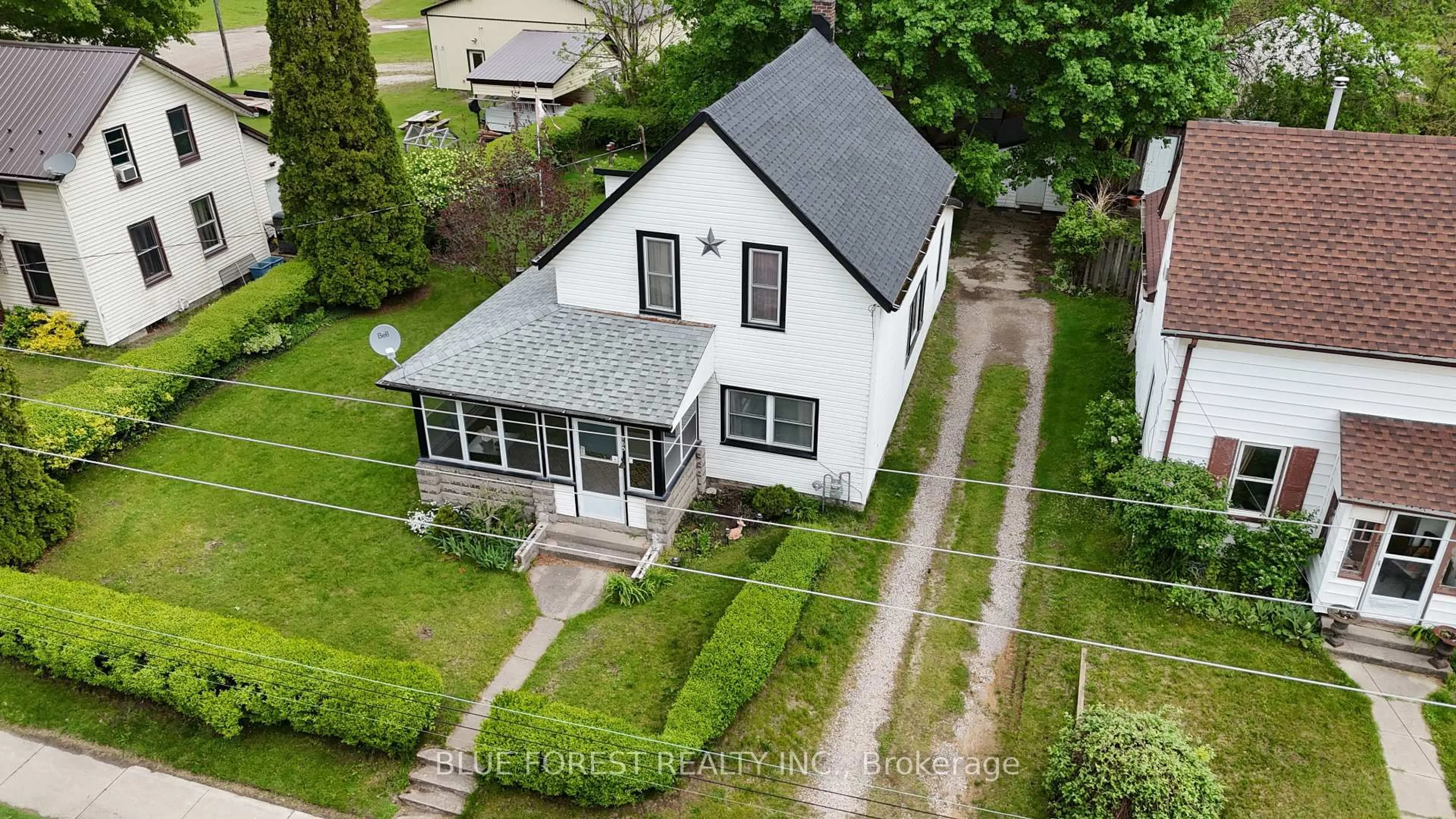 A pic from outside/outdoor area/front of a property/back of a property/a pic from drone, building for 185 Furnival Rd, West Elgin Ontario N0L 2C0