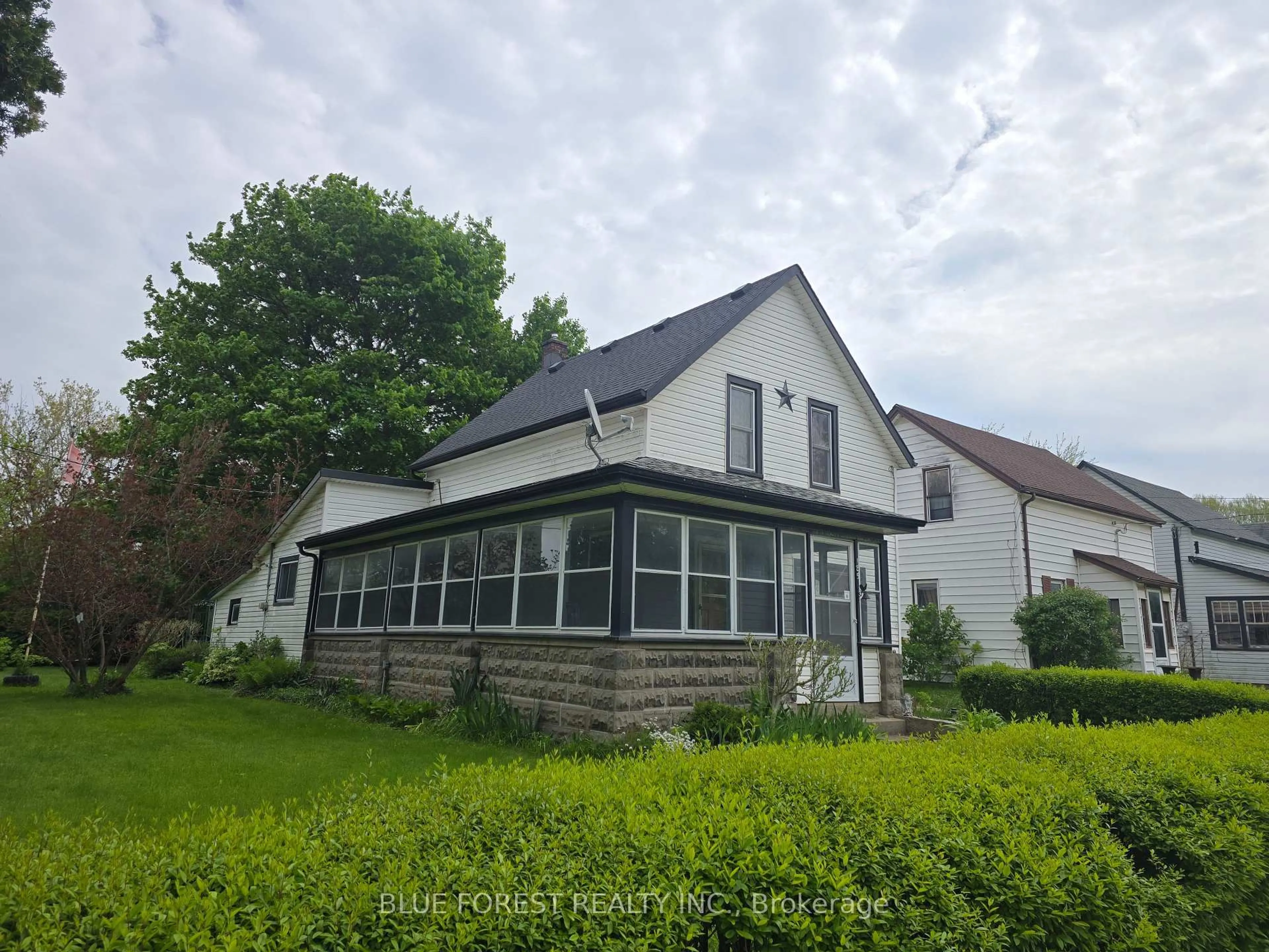 A pic from outside/outdoor area/front of a property/back of a property/a pic from drone, building for 185 Furnival Rd, West Elgin Ontario N0L 2C0