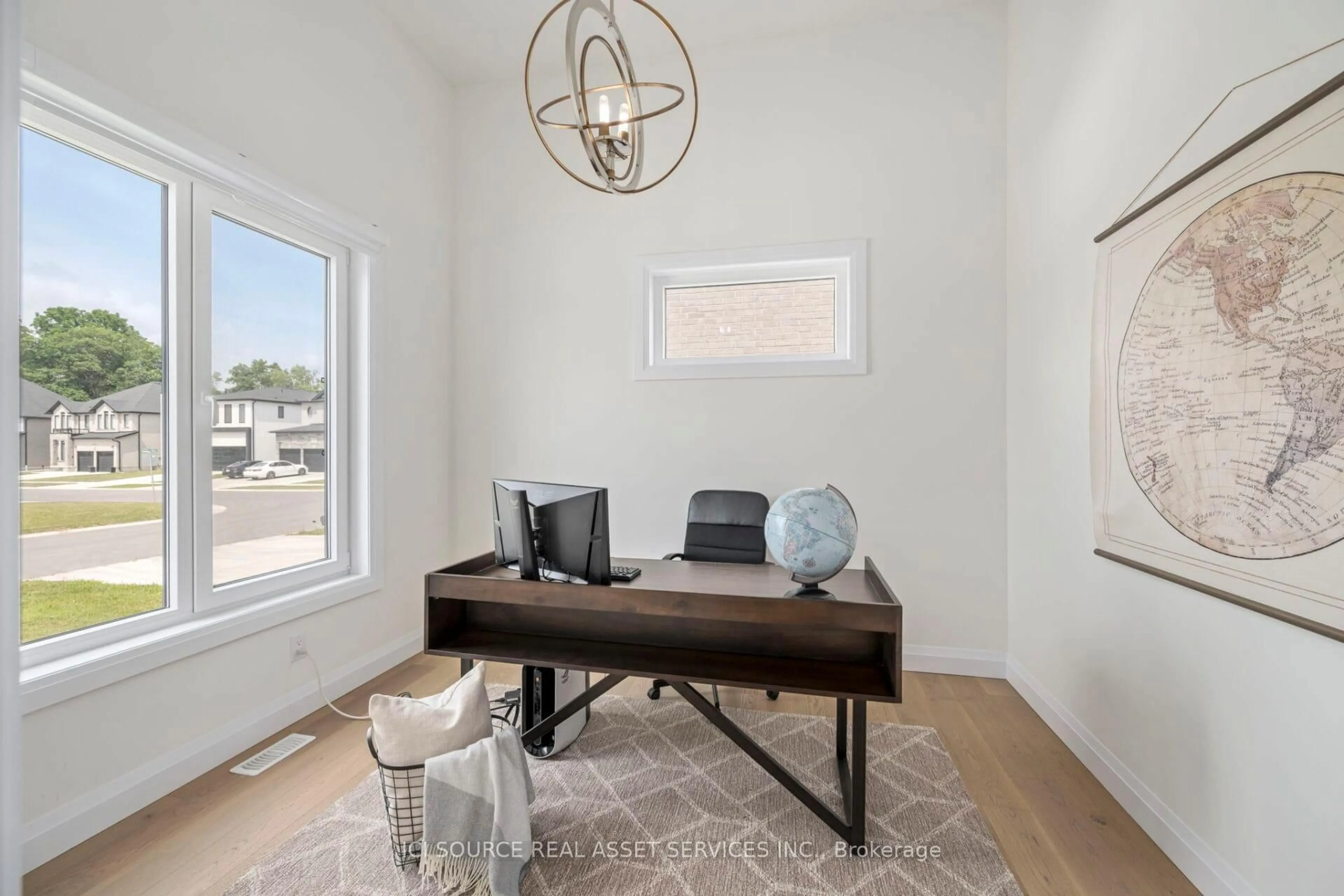 Indoor entryway for 2363 Bakervilla St, London South Ontario N6P 0H4