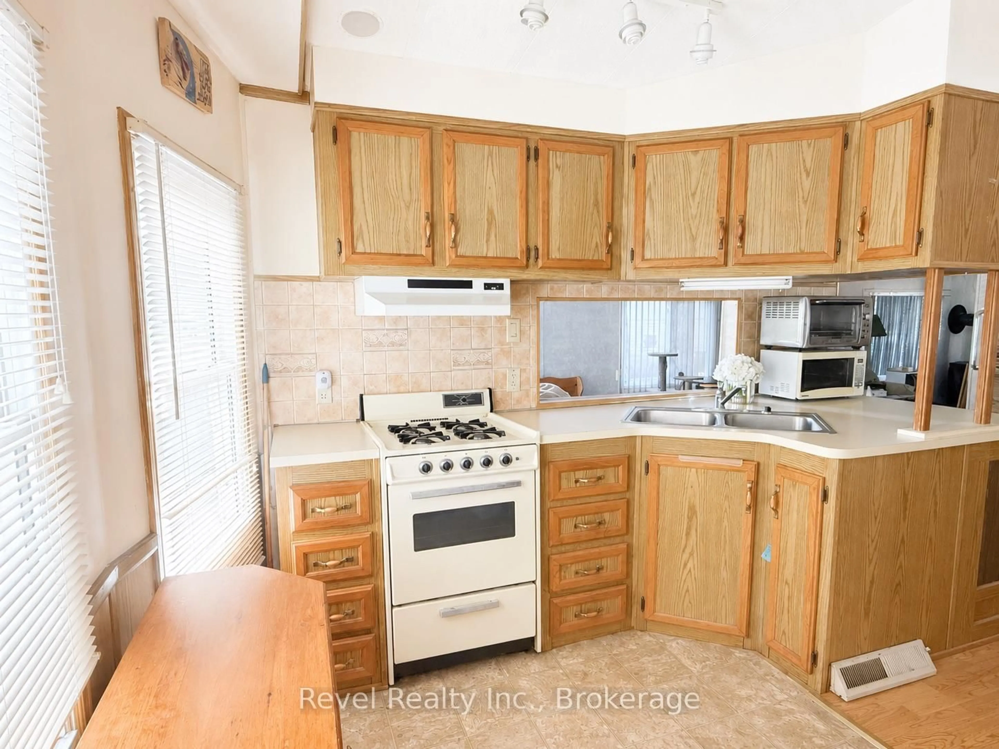 Standard kitchen, unknown for 1802 county road 121 Rd #308, Kawartha Lakes Ontario K0M 1N0