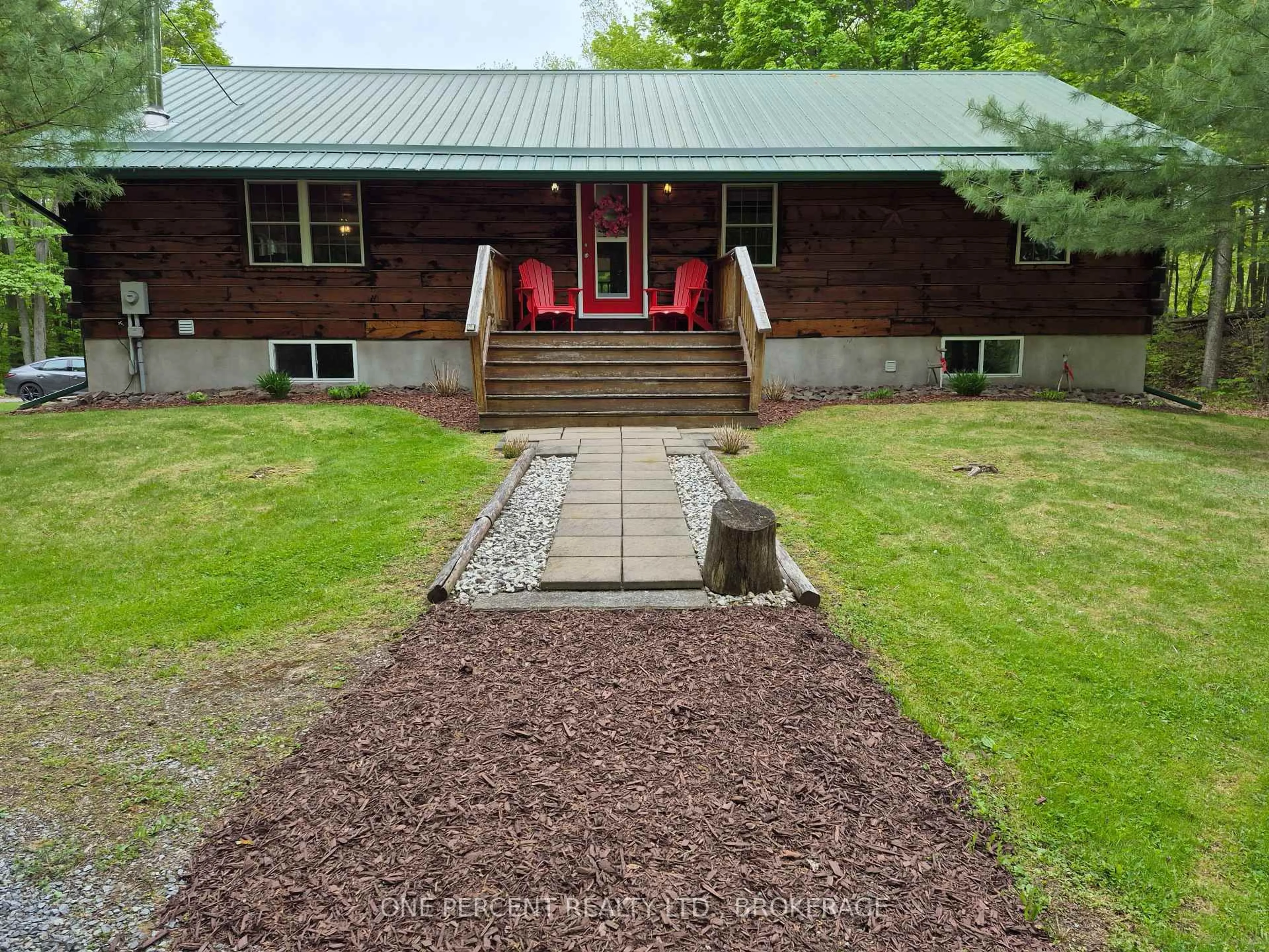 A pic from outside/outdoor area/front of a property/back of a property/a pic from drone, unknown for 1577 Norway Rd, Perth Road Ontario K0H 2L0