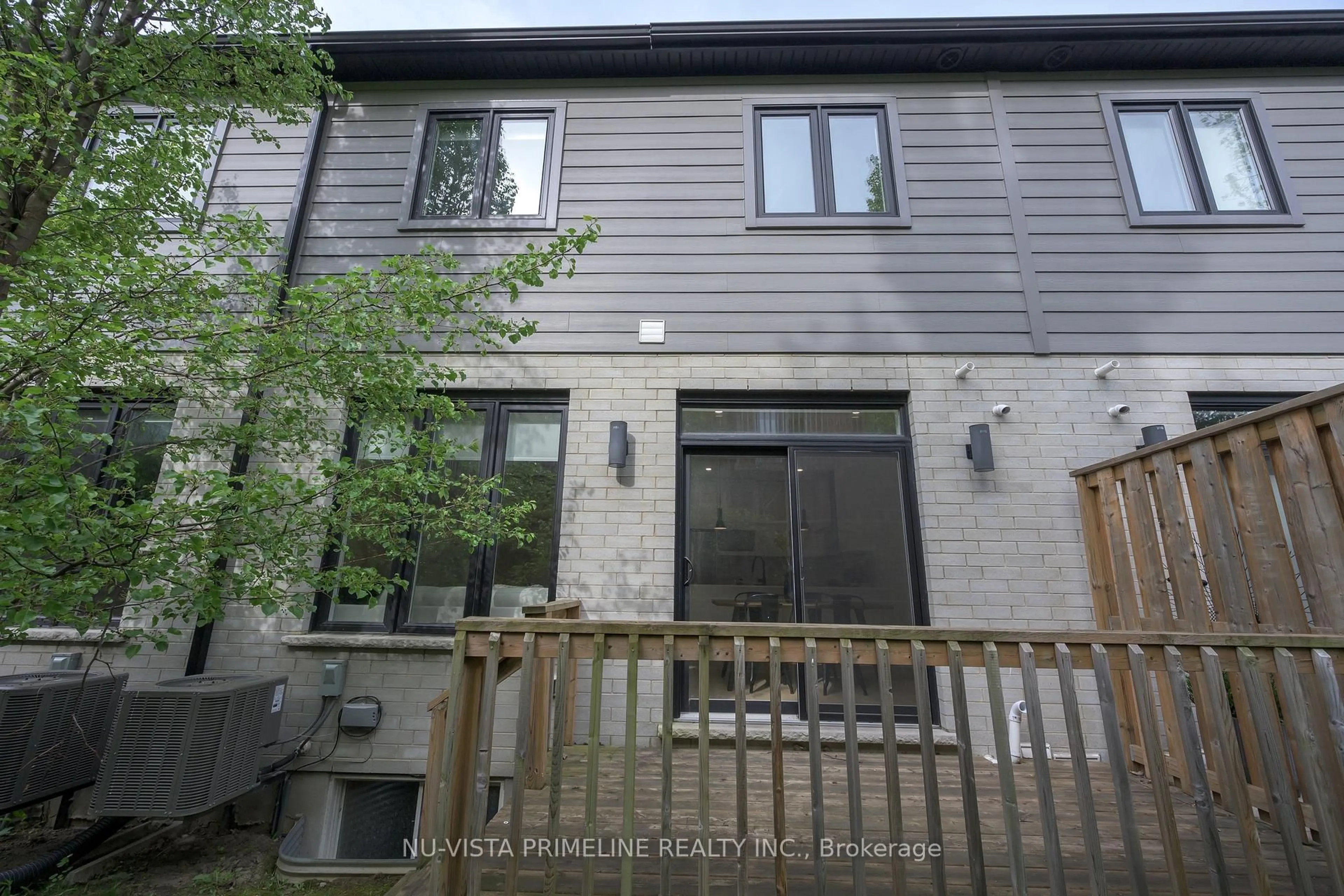 A pic from outside/outdoor area/front of a property/back of a property/a pic from drone, street for 1570 Coronation Dr #16, London North Ontario N6G 5P0