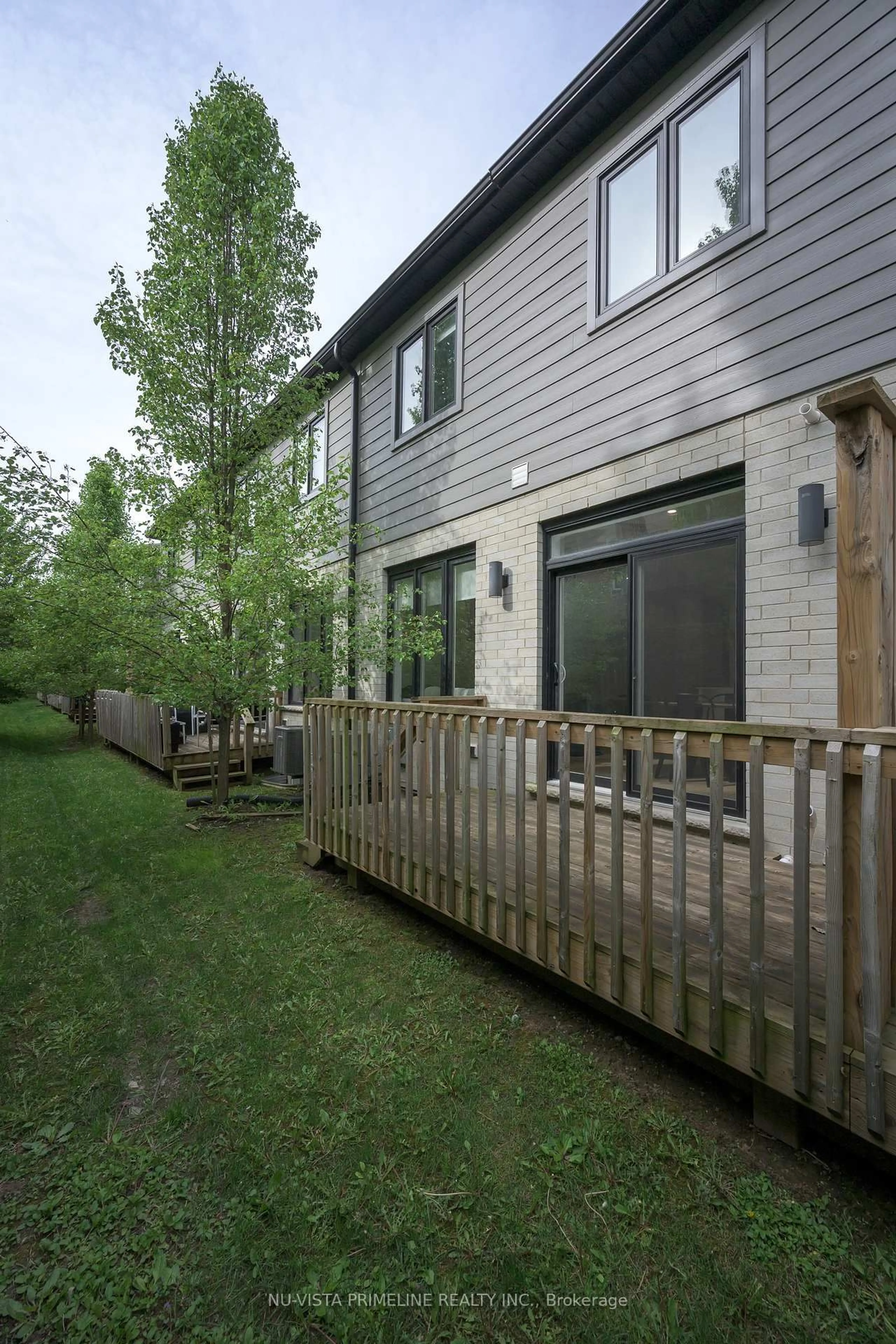 Patio, street for 1570 Coronation Dr #16, London North Ontario N6G 5P0