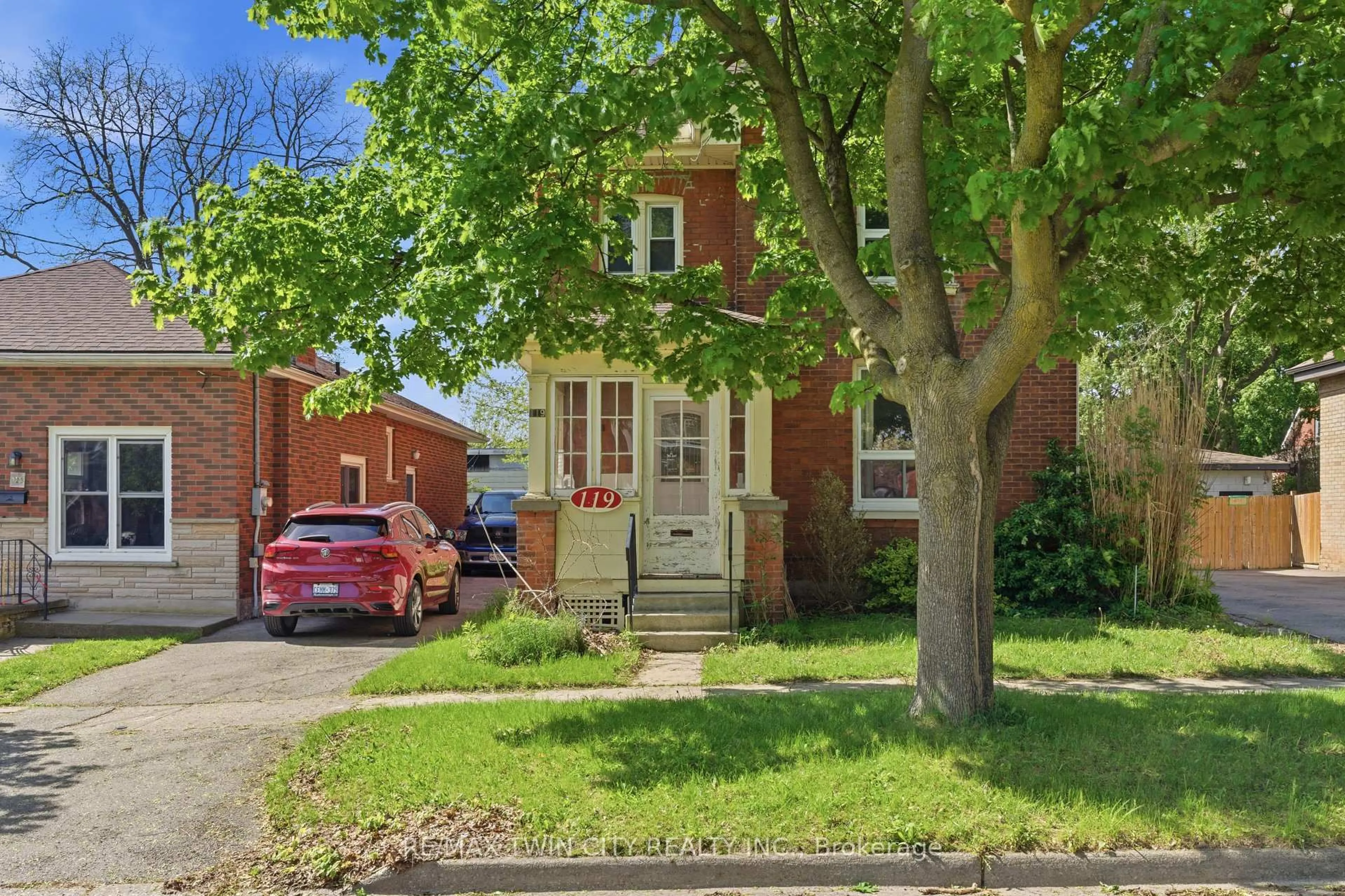 Home with brick exterior material, street for 119 East Ave, Brantford Ontario N3S 3M1