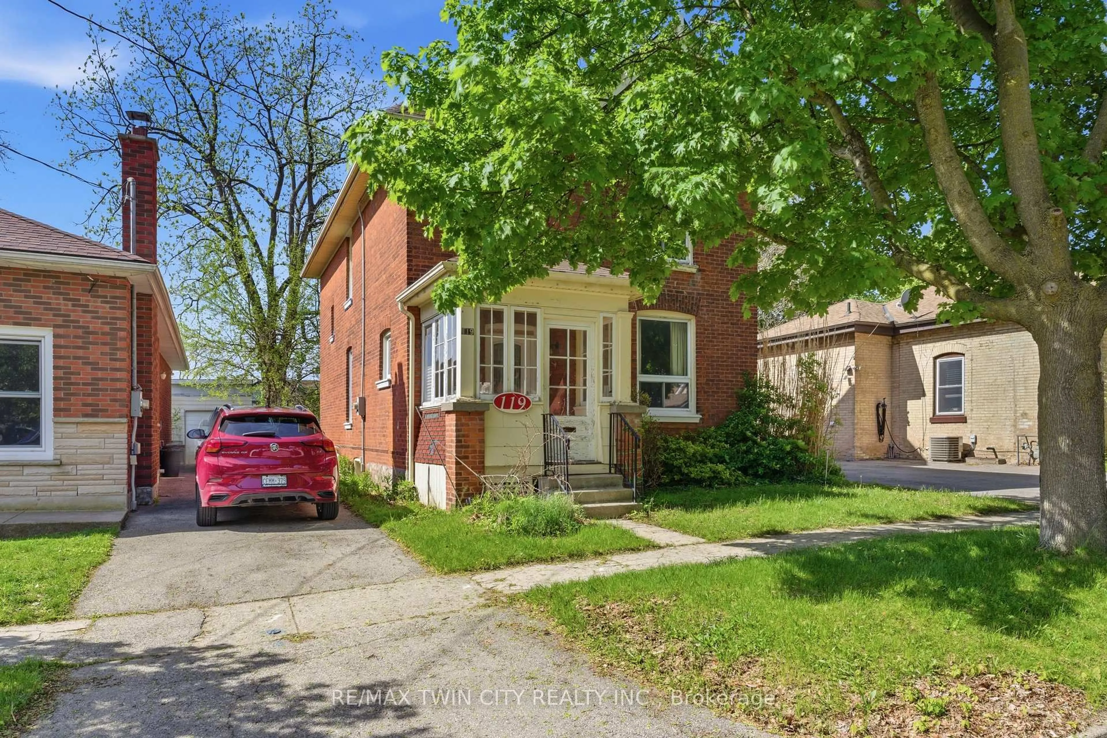 Home with brick exterior material, street for 119 East Ave, Brantford Ontario N3S 3M1