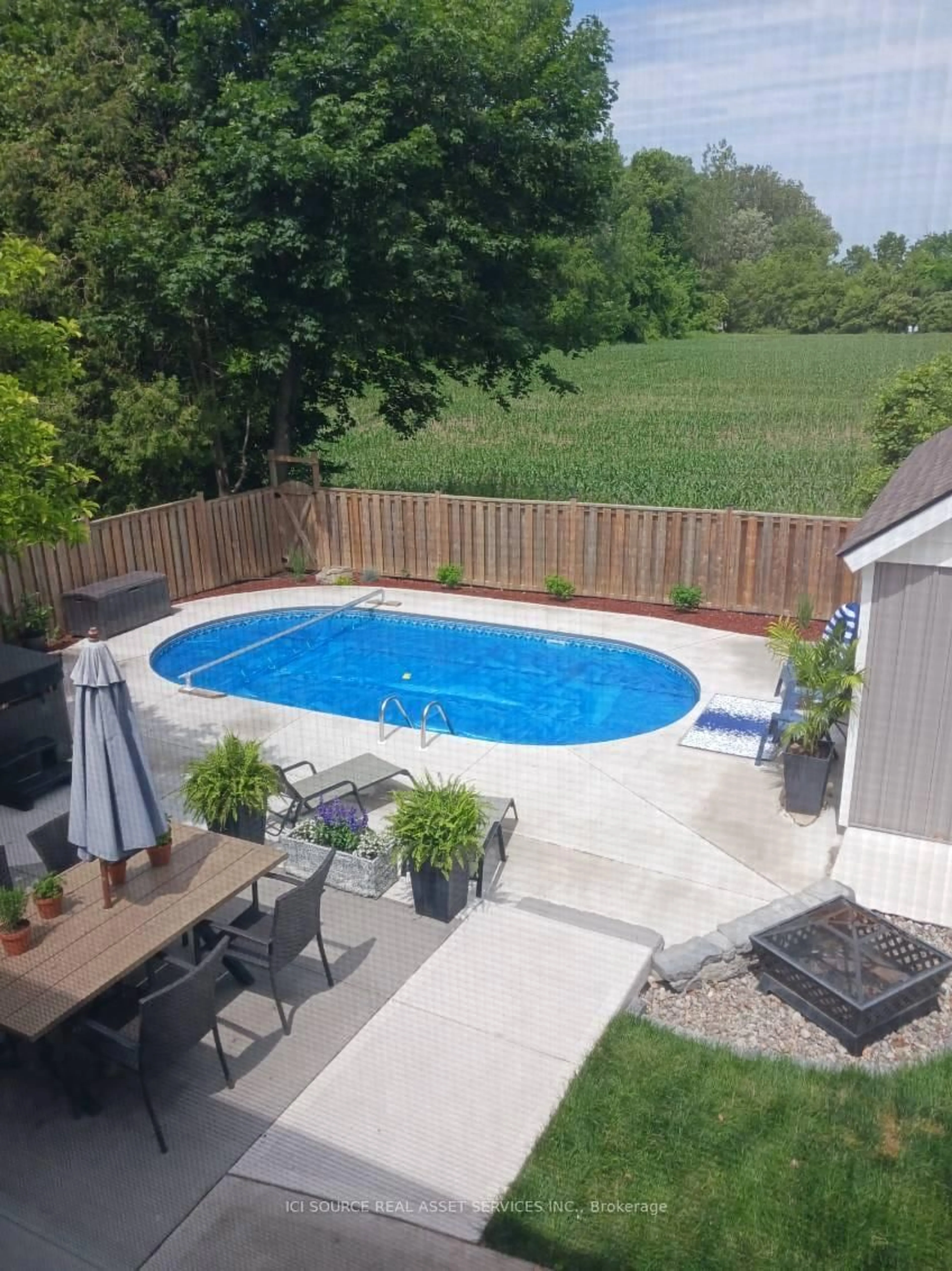 Pool for 112 Thornhill Cres, Chatham-Kent Ontario N7L 4M3