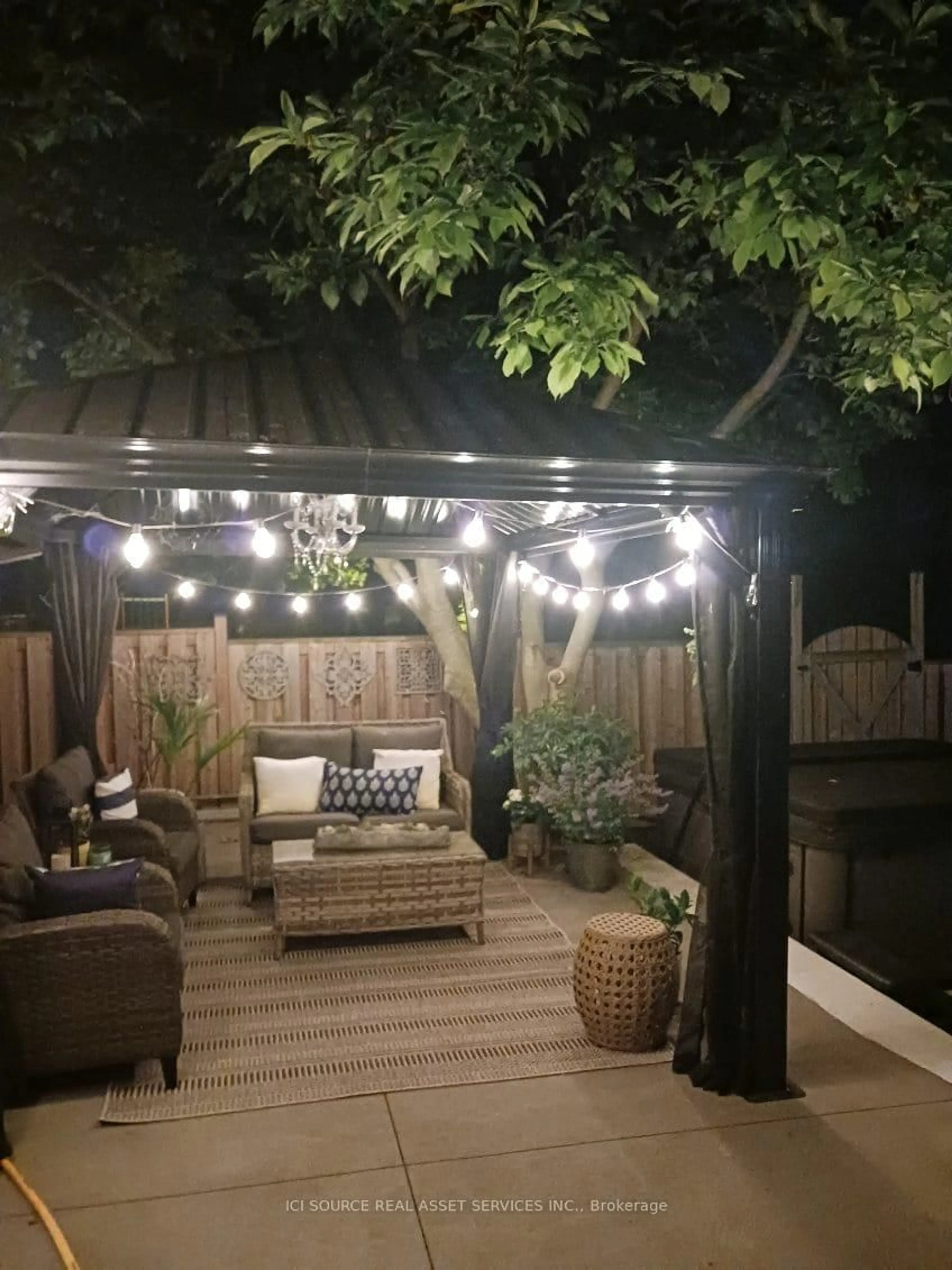 Patio, street for 112 Thornhill Cres, Chatham-Kent Ontario N7L 4M3
