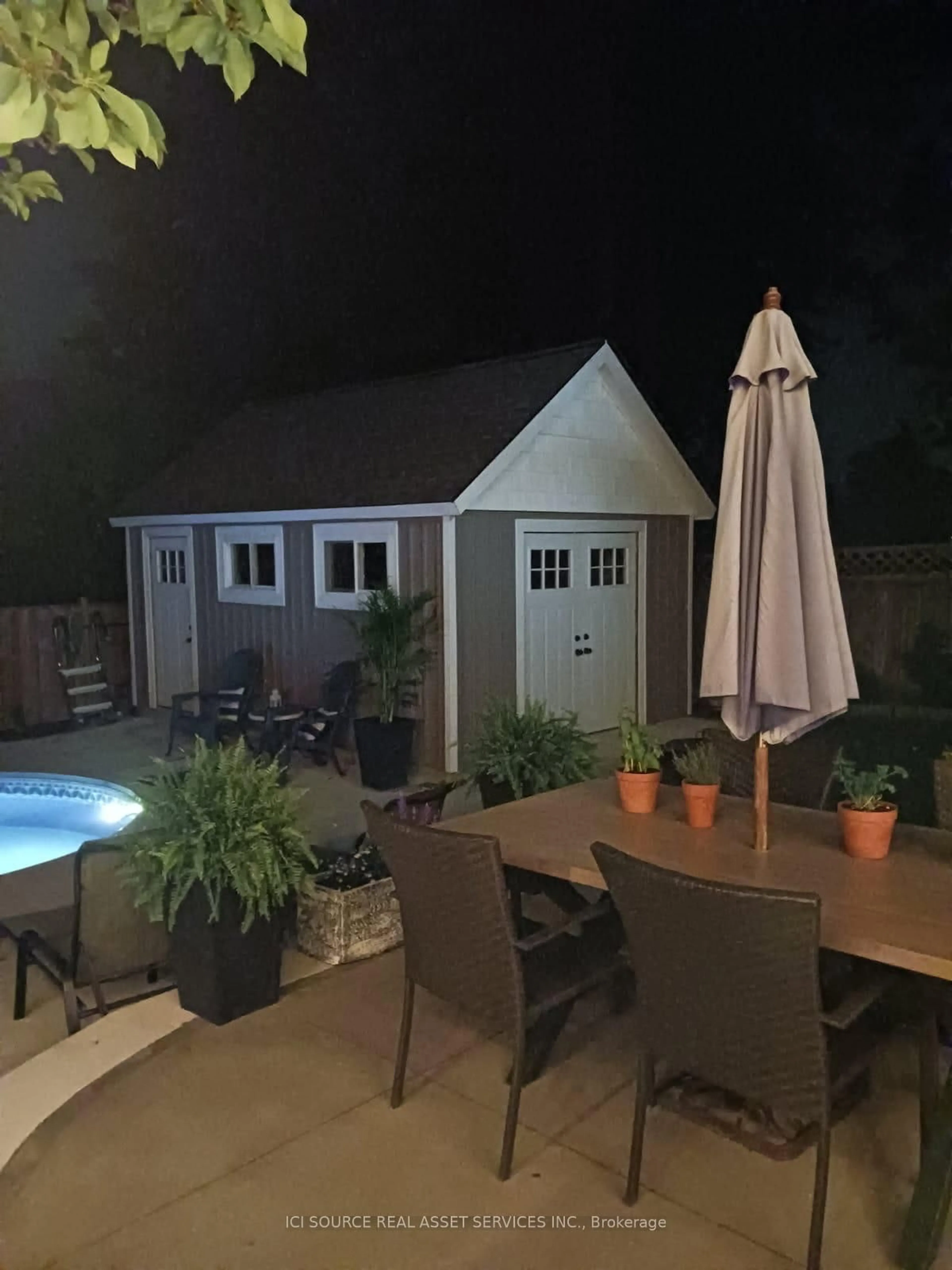 Patio, street for 112 Thornhill Cres, Chatham-Kent Ontario N7L 4M3