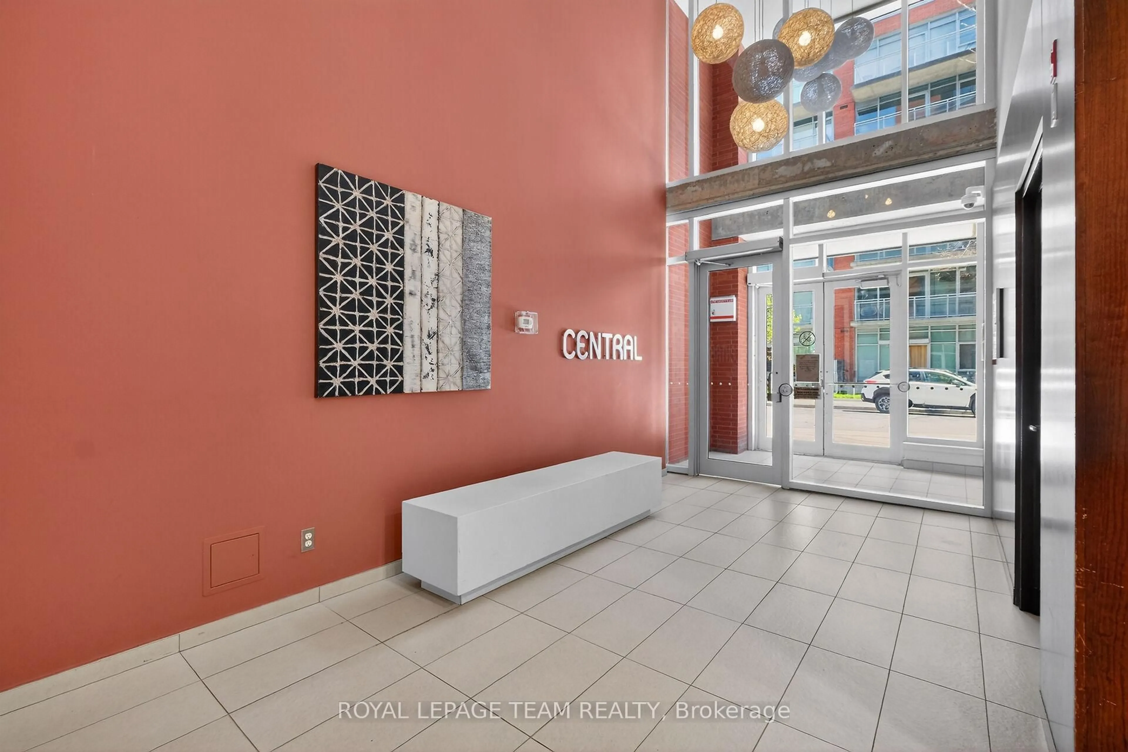 Indoor foyer for 349 Mcleod St #618, Ottawa Ontario K2P 0S1