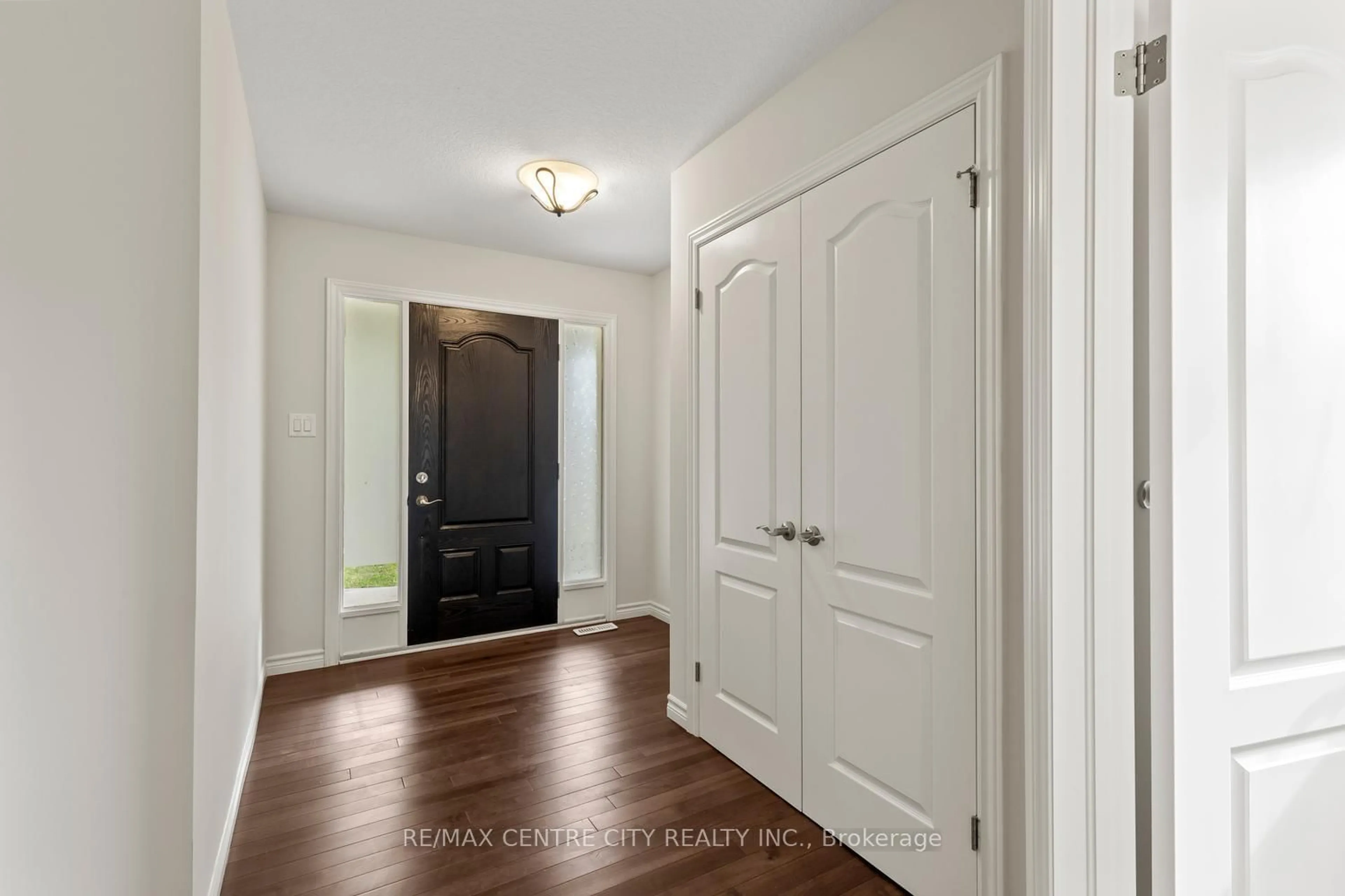 Indoor entryway for 657 Tennent Ave, London North Ontario N5X 0L2