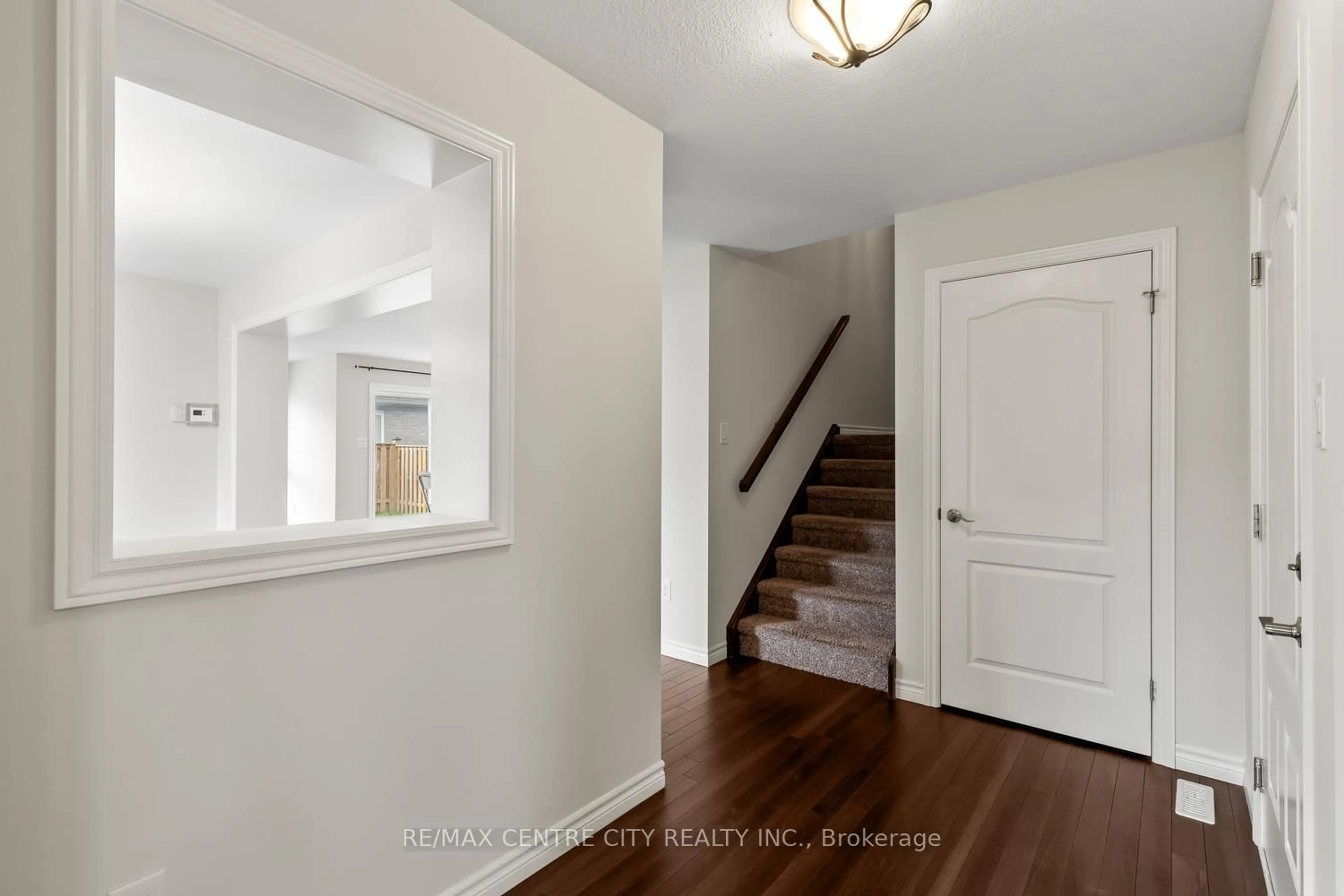 Indoor entryway for 657 Tennent Ave, London North Ontario N5X 0L2