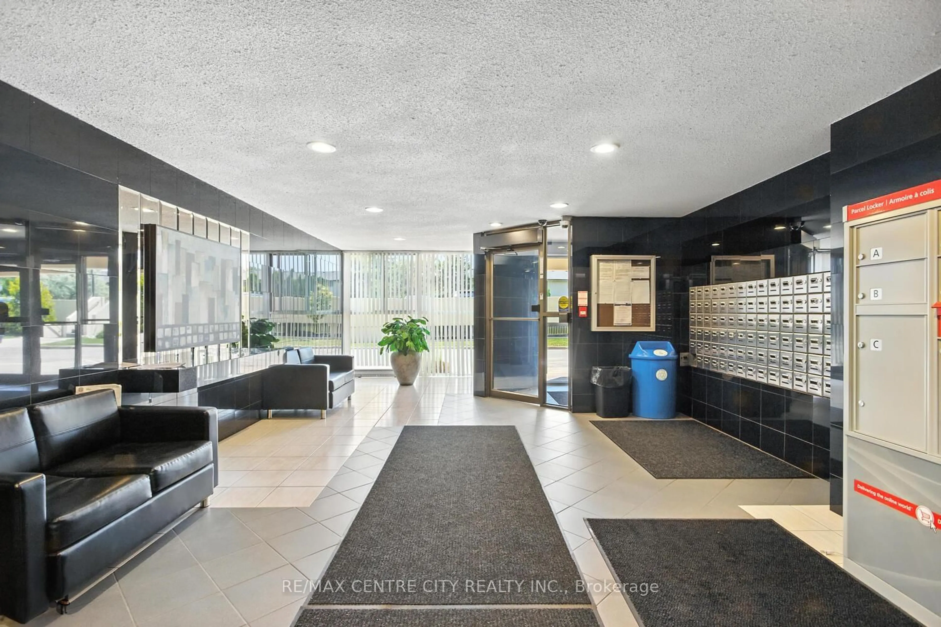 Lobby for 127 Belmont Dr #809, London South Ontario N6J 4J7
