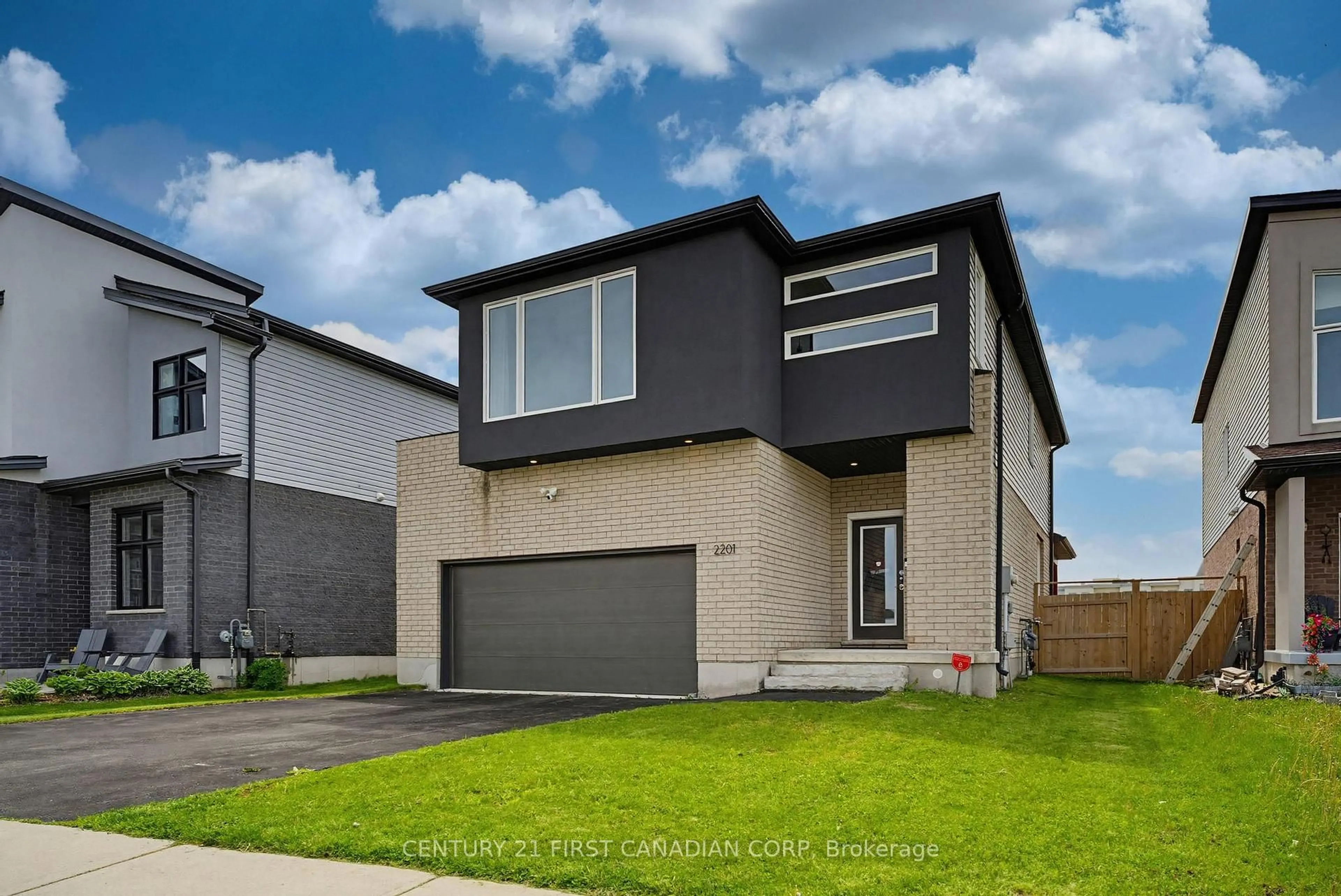 Home with vinyl exterior material, street for 2201 WATEROAK Dr, London North Ontario N6G 0R1