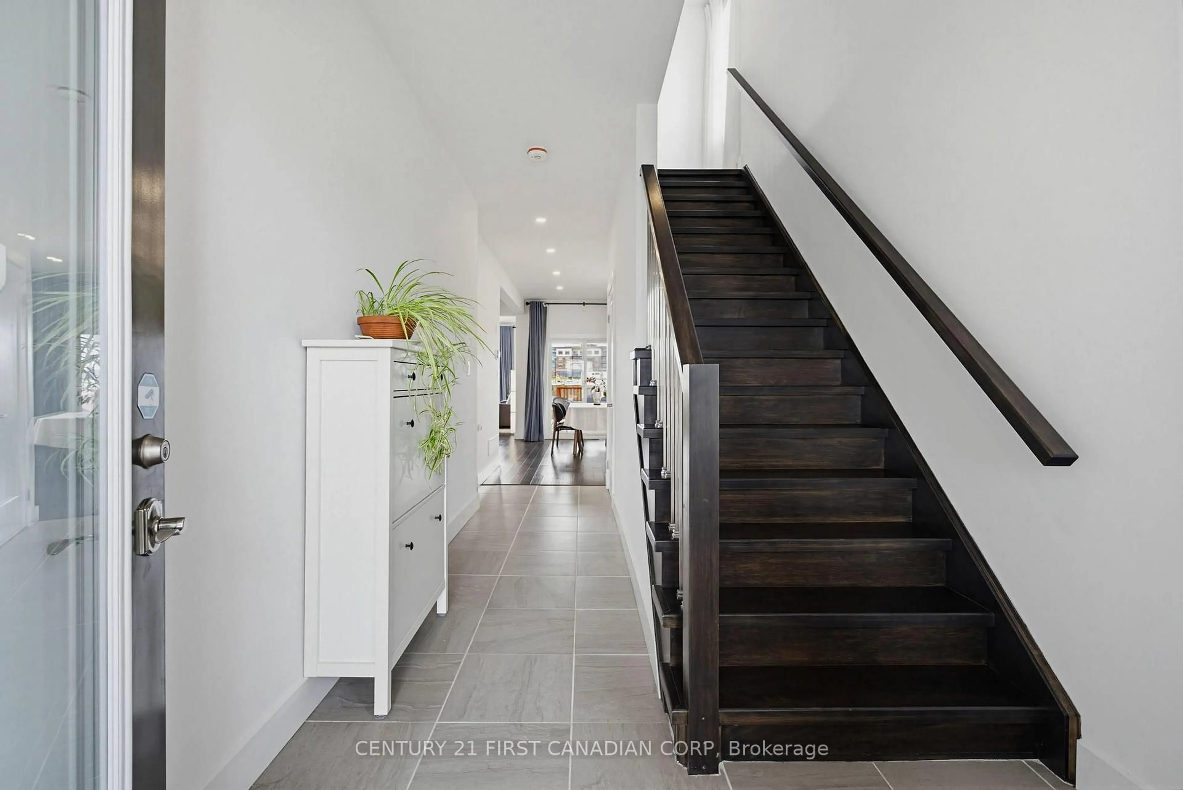 Unknown for 2201 WATEROAK Dr, London North Ontario N6G 0R1