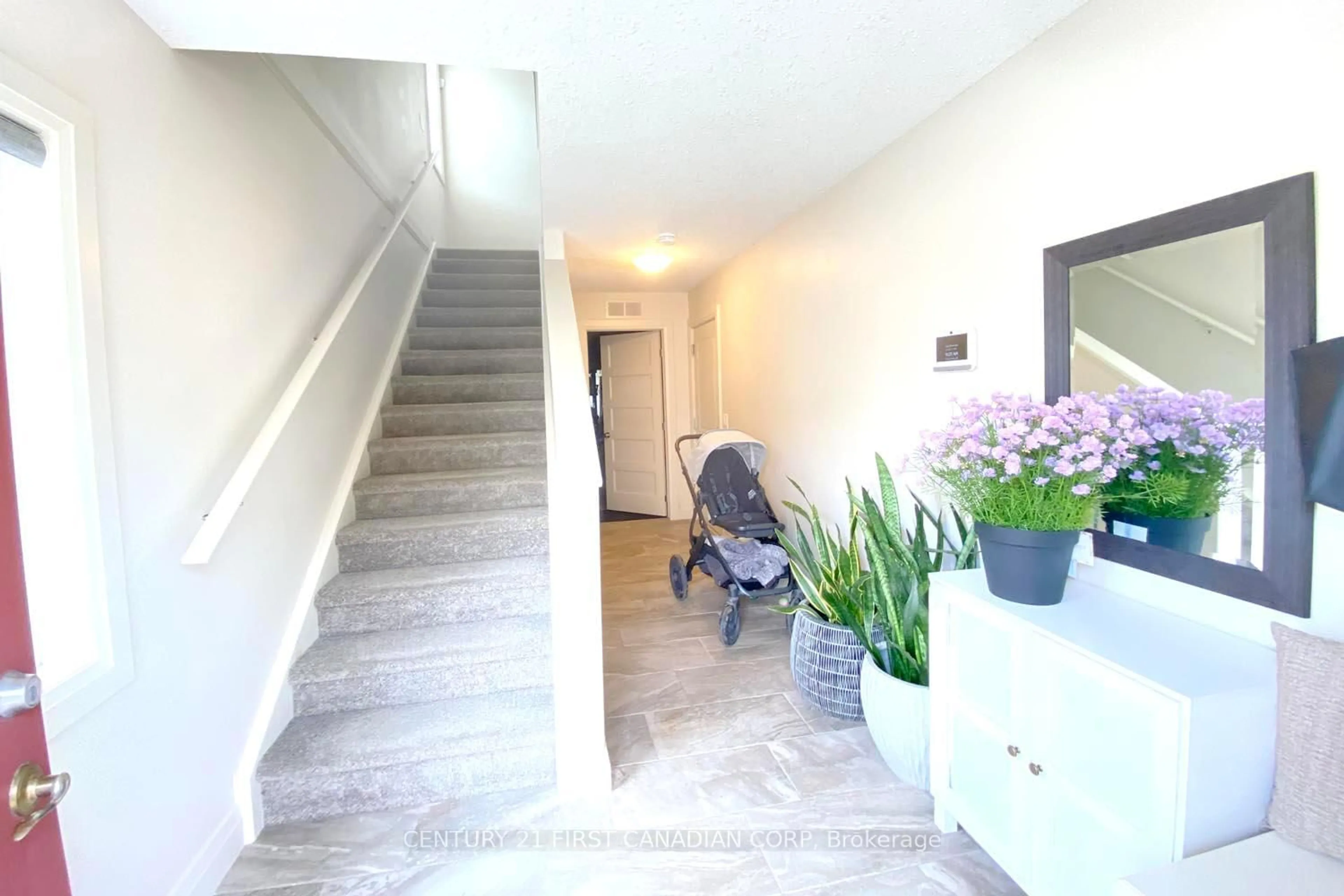 Indoor entryway for 1040 CORONATION Dr #71, London North Ontario N6G 0R8