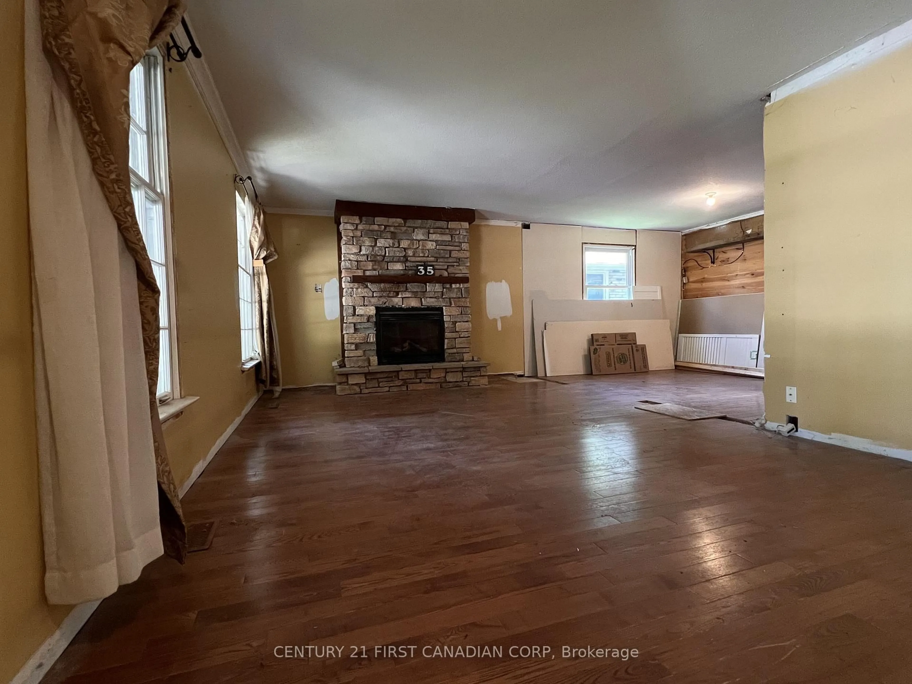 A pic of a room for 35 Benson Cres, London North Ontario N5X 2B1