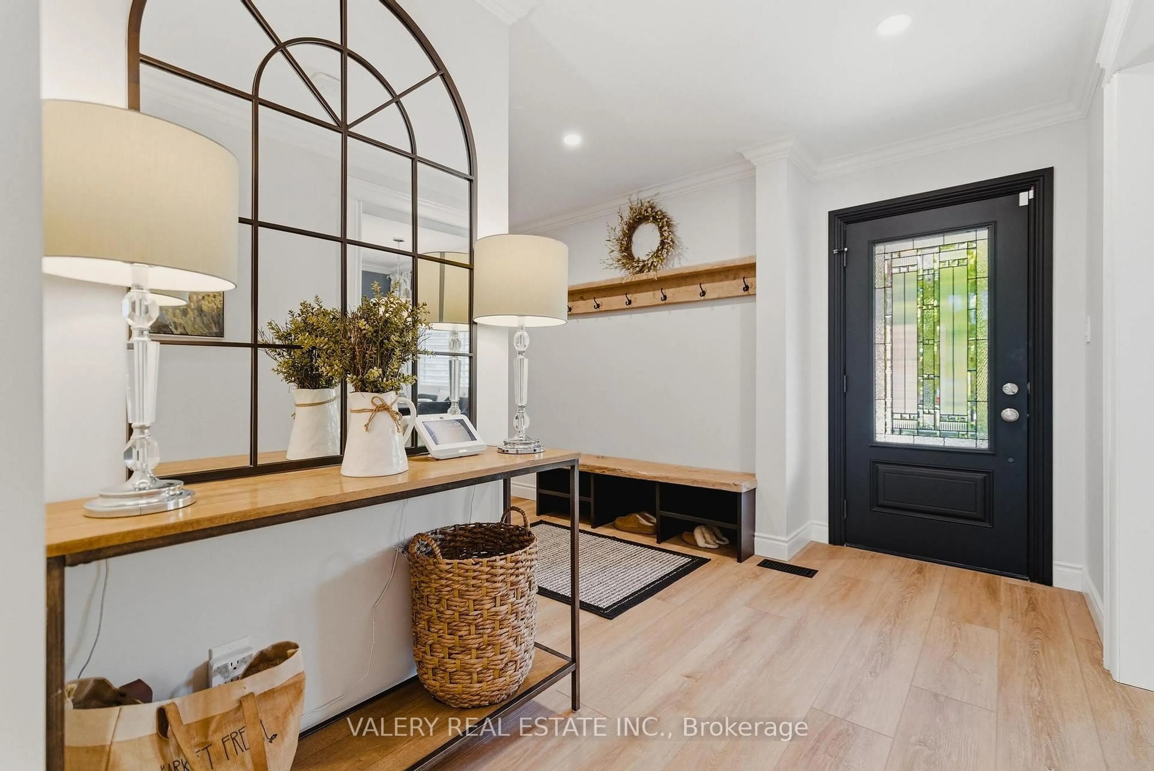 Indoor entryway for 267 Percheron Crt, Waterloo Ontario N2K 3T4